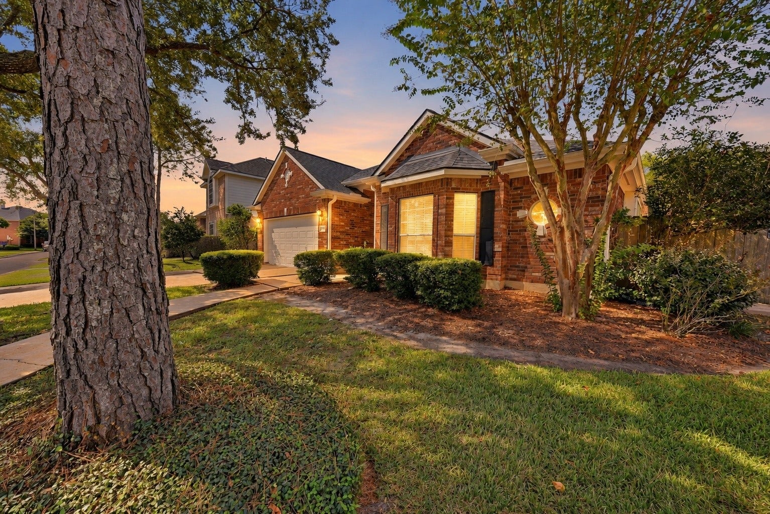 402 Prattwood Court, League City, TX 77573 Enjoy a convenient corner lot!