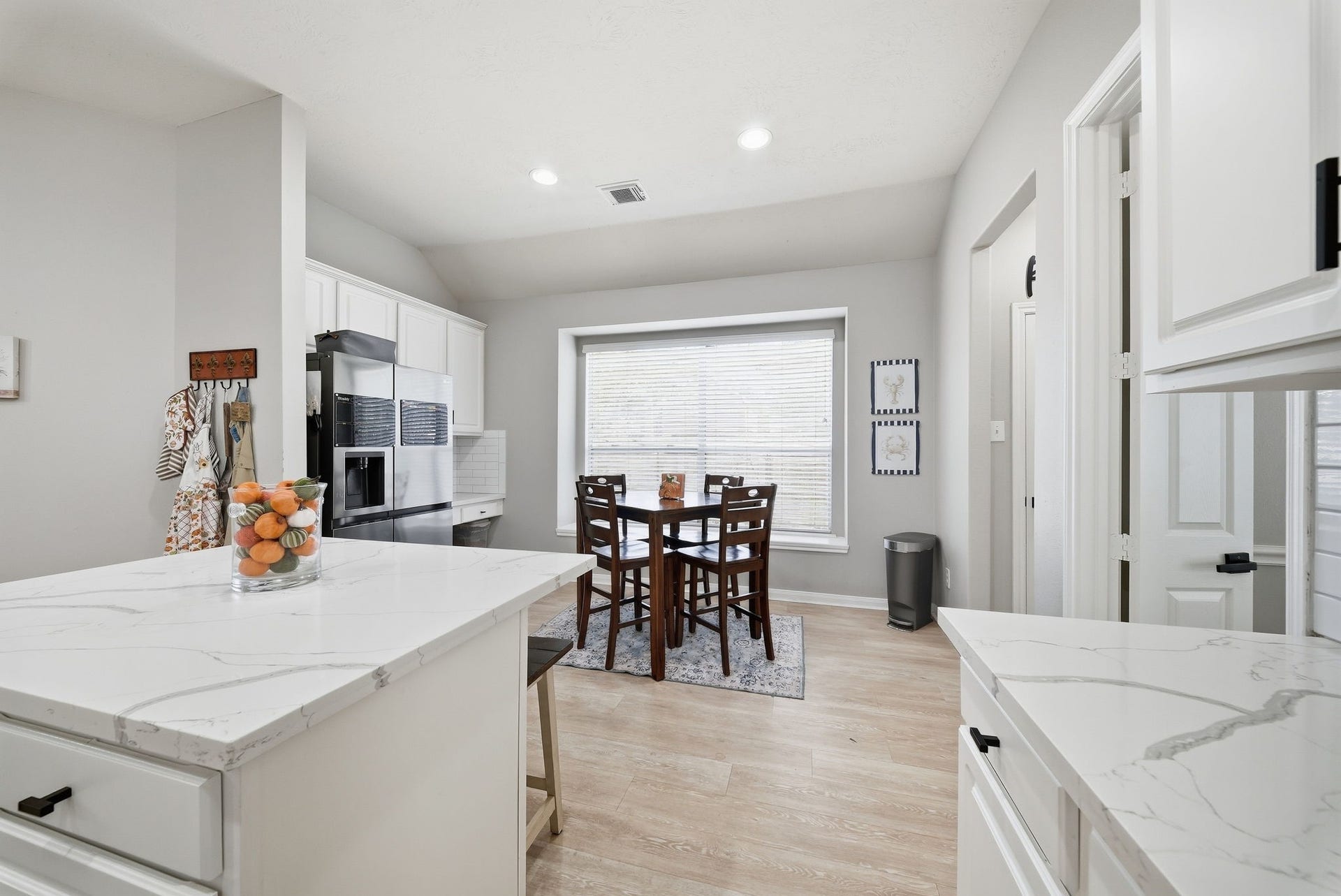 402 Prattwood Court, League City, TX 77573 Entry to dining room to the right