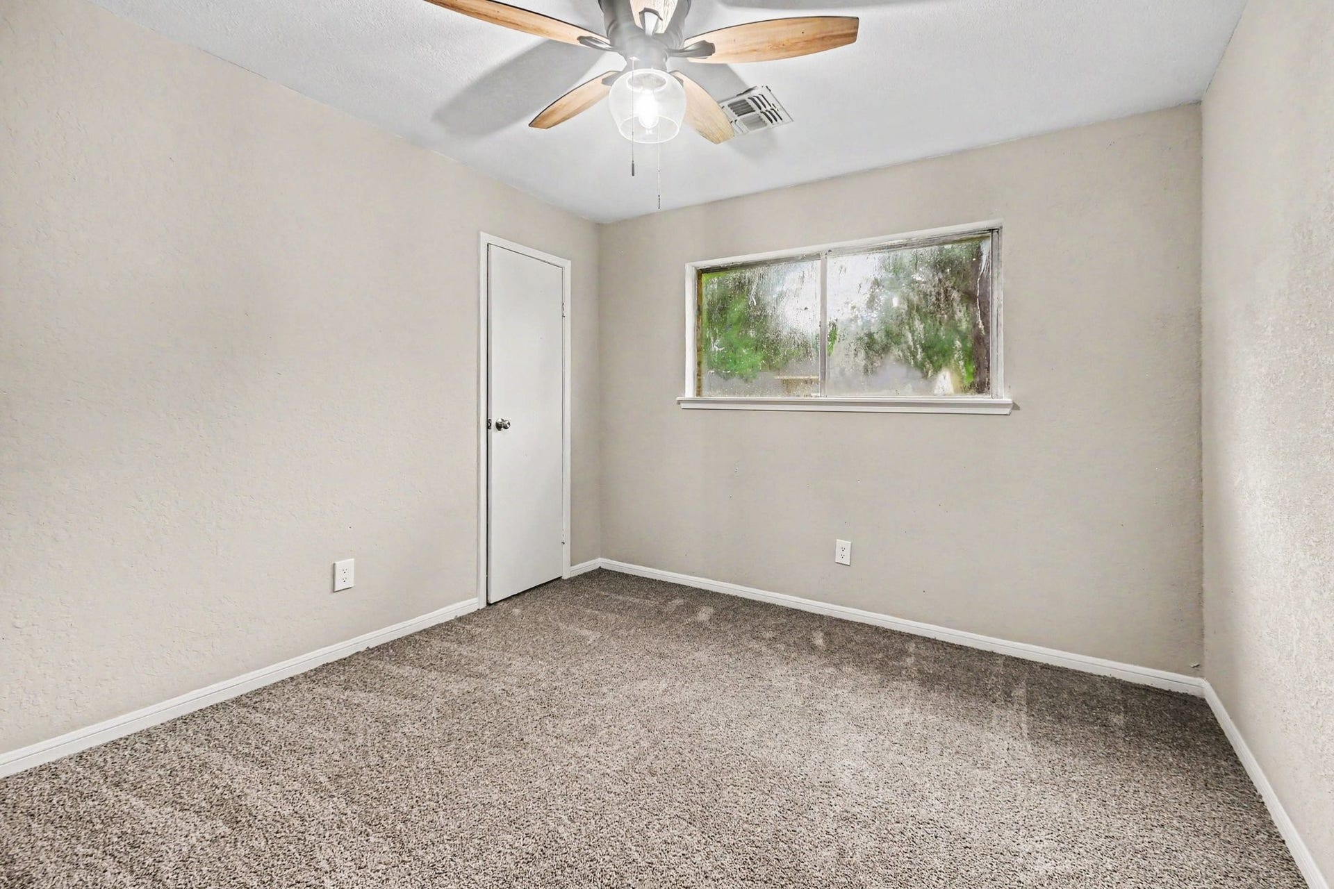 3810 Clover Drive, Alvin, TX 77511 3810 Clover Drive, Alvin, TX 77511