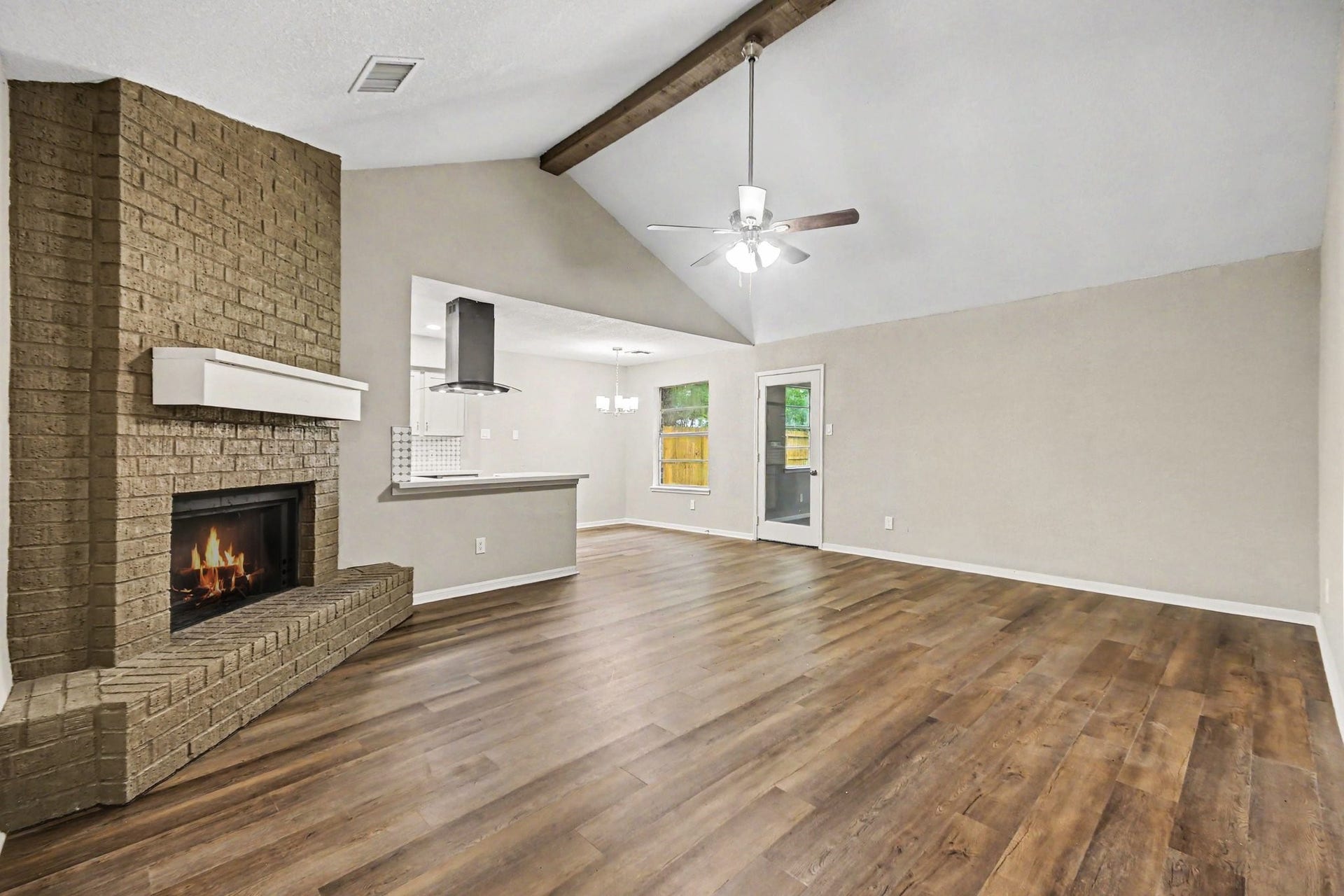 3810 Clover Drive, Alvin, TX 77511 3810 Clover Drive, Alvin, TX 77511