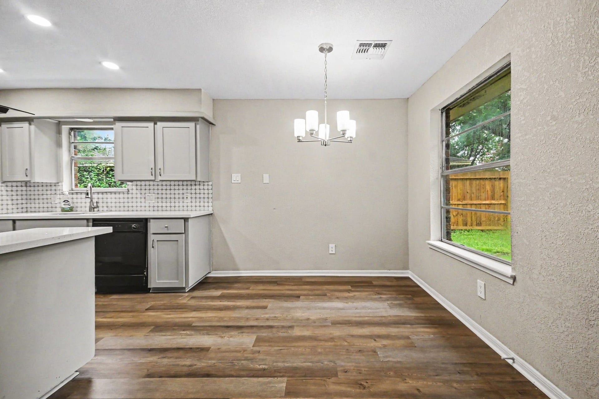 3810 Clover Drive, Alvin, TX 77511 3810 Clover Drive, Alvin, TX 77511