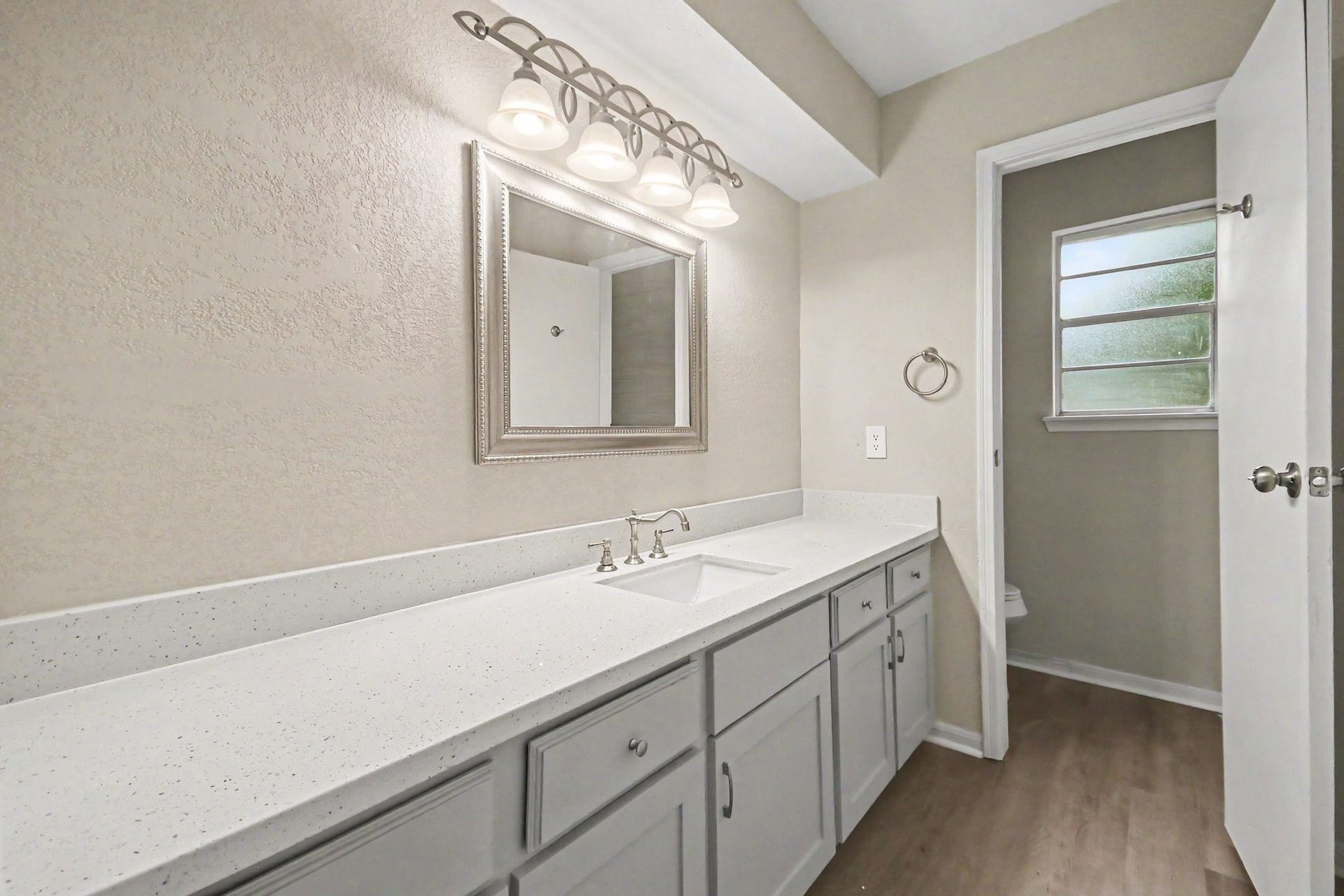 3810 Clover Drive, Alvin, TX 77511 3810 Clover Drive, Alvin, TX 77511