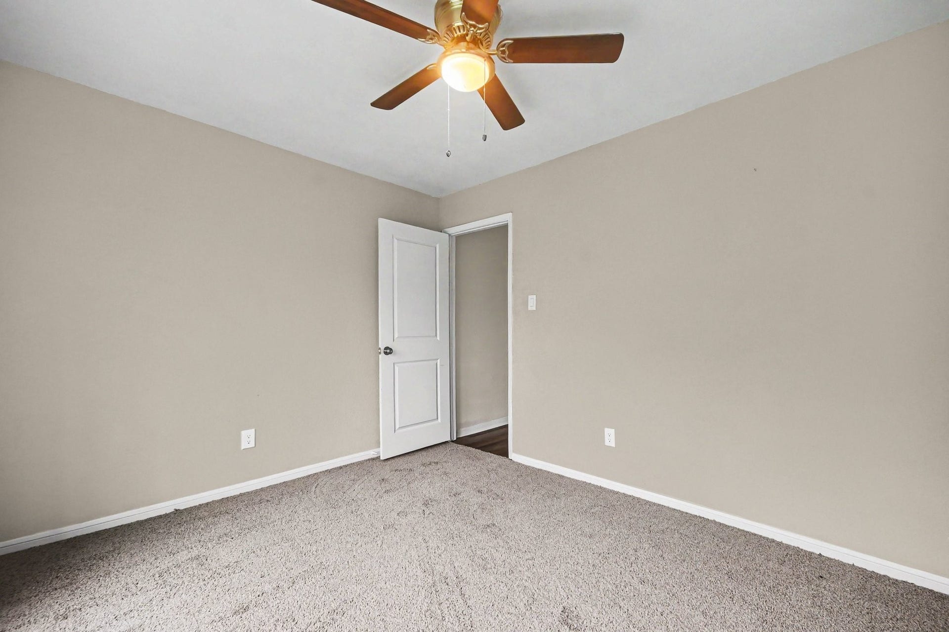 3810 Clover Drive, Alvin, TX 77511 3810 Clover Drive, Alvin, TX 77511