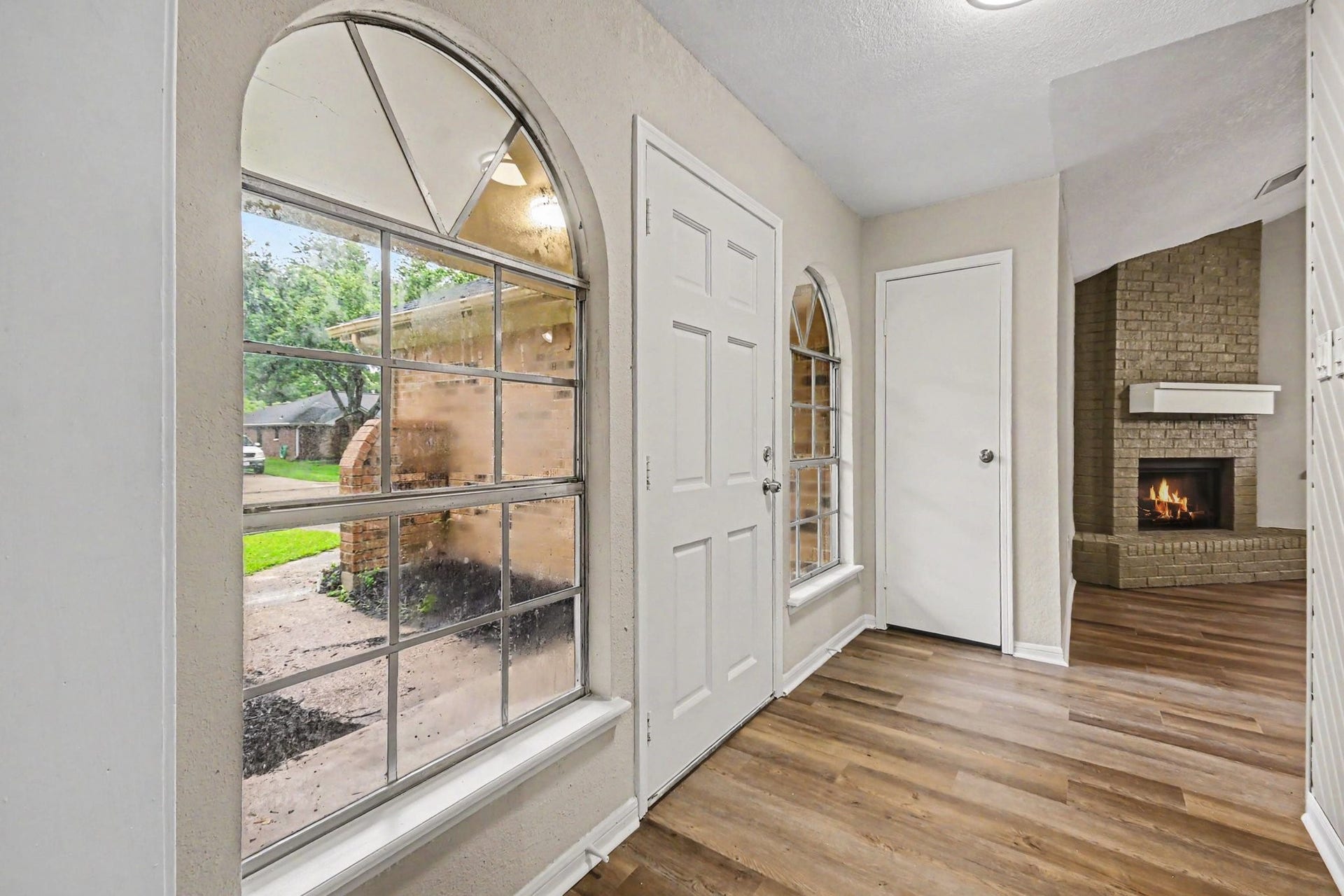 3810 Clover Drive, Alvin, TX 77511 3810 Clover Drive, Alvin, TX 77511