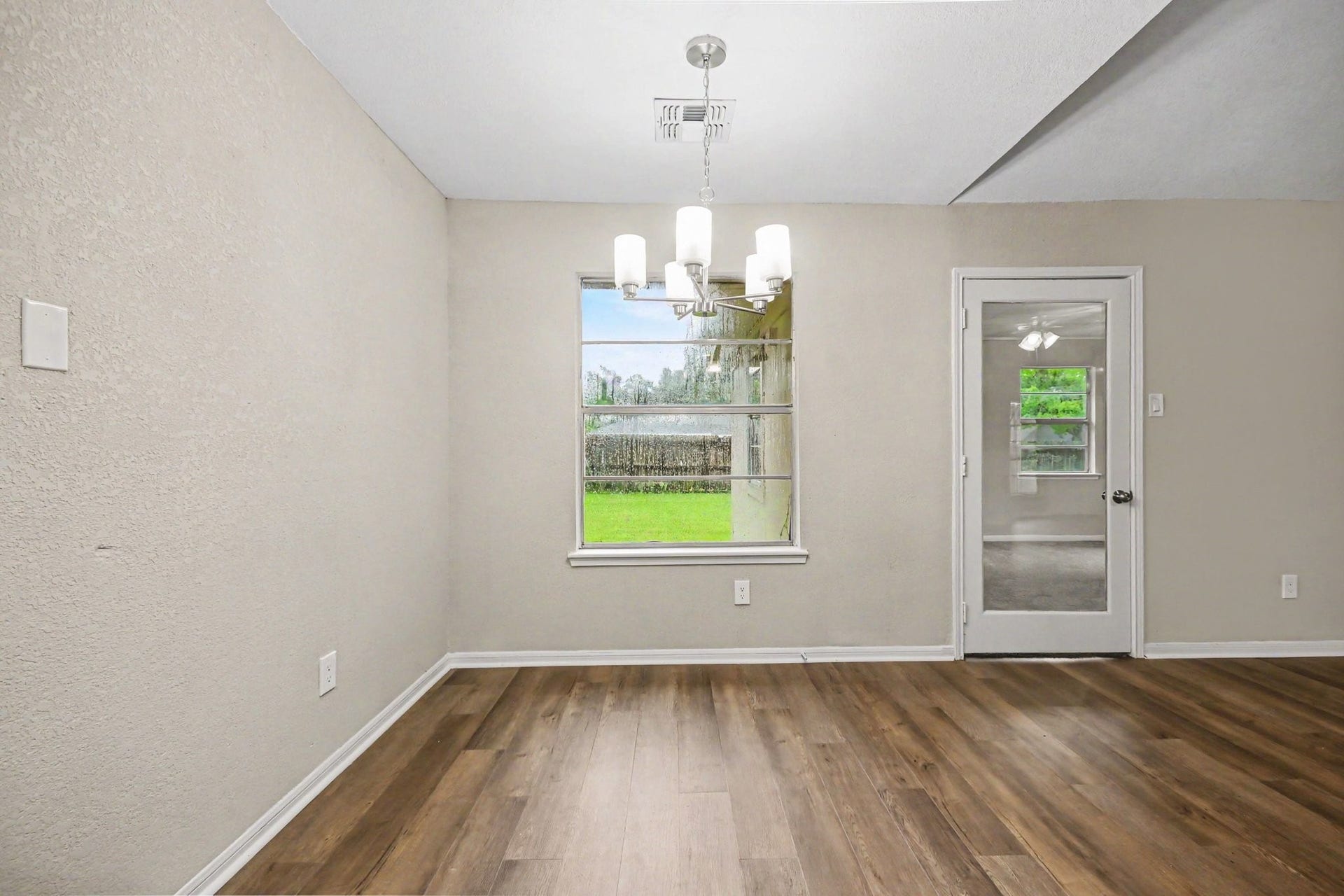 3810 Clover Drive, Alvin, TX 77511 3810 Clover Drive, Alvin, TX 77511