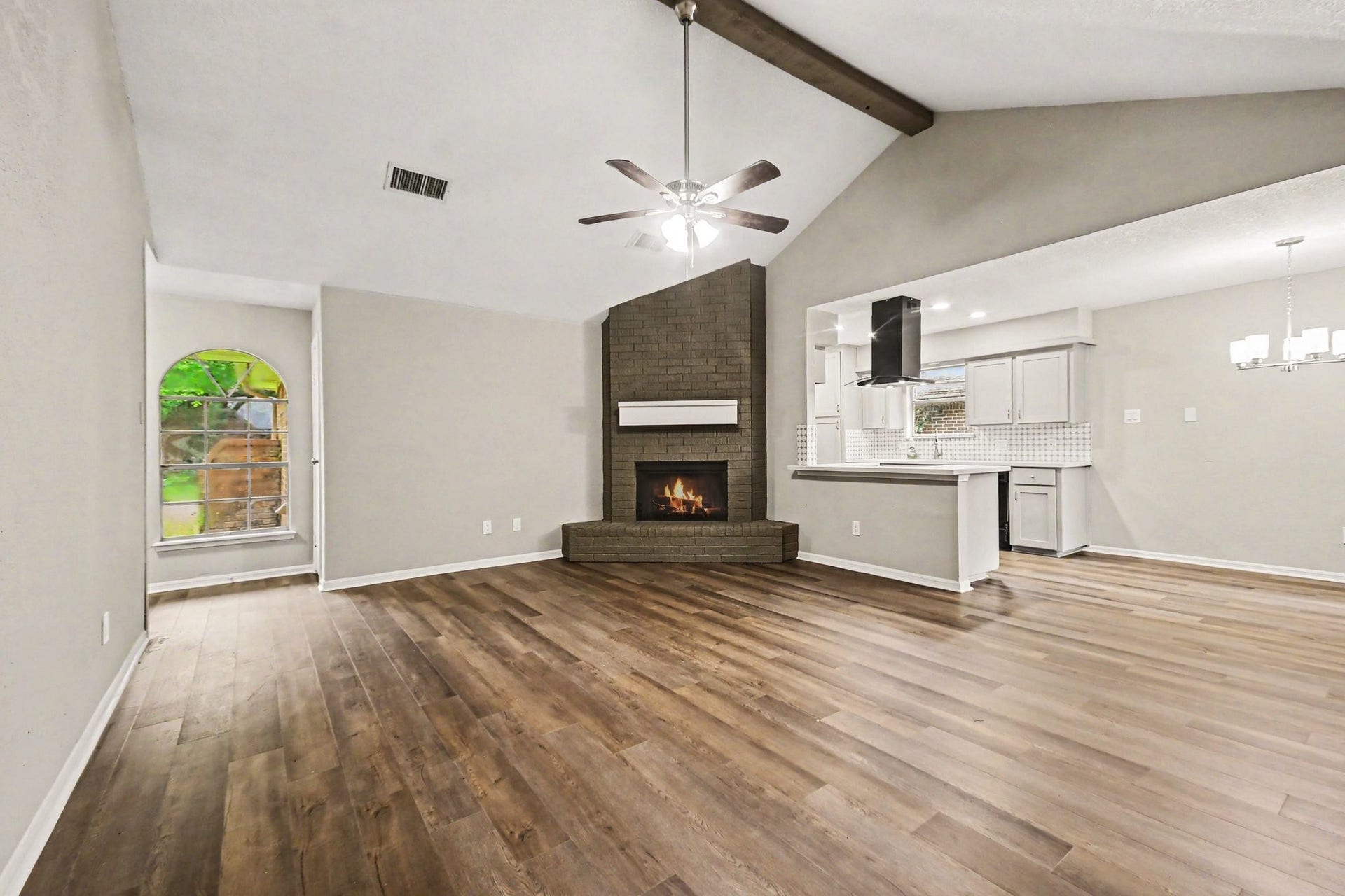 3810 Clover Drive, Alvin, TX 77511 3810 Clover Drive, Alvin, TX 77511