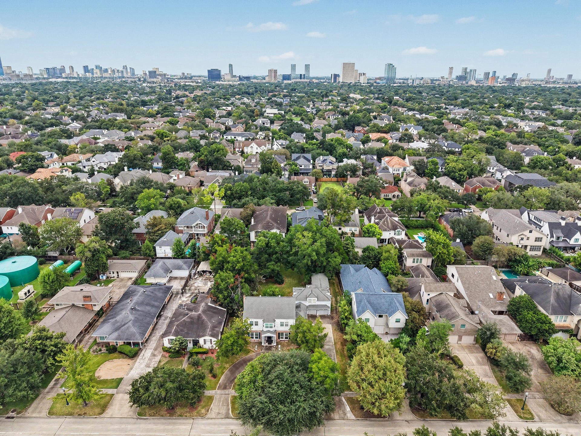 3736 Bellaire Boulevard, Southside Place, TX 77025 Close to downtown and the Medical Center.