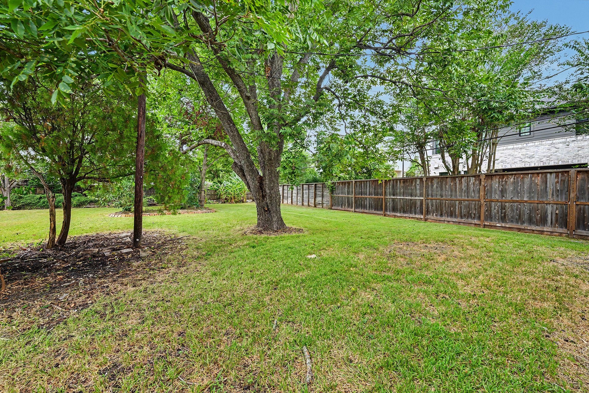 3736 Bellaire Boulevard, Southside Place, TX 77025 Lots of privacy.