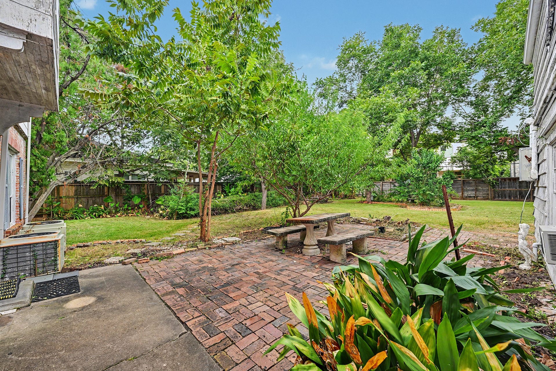 3736 Bellaire Boulevard, Southside Place, TX 77025 Green space abounds!