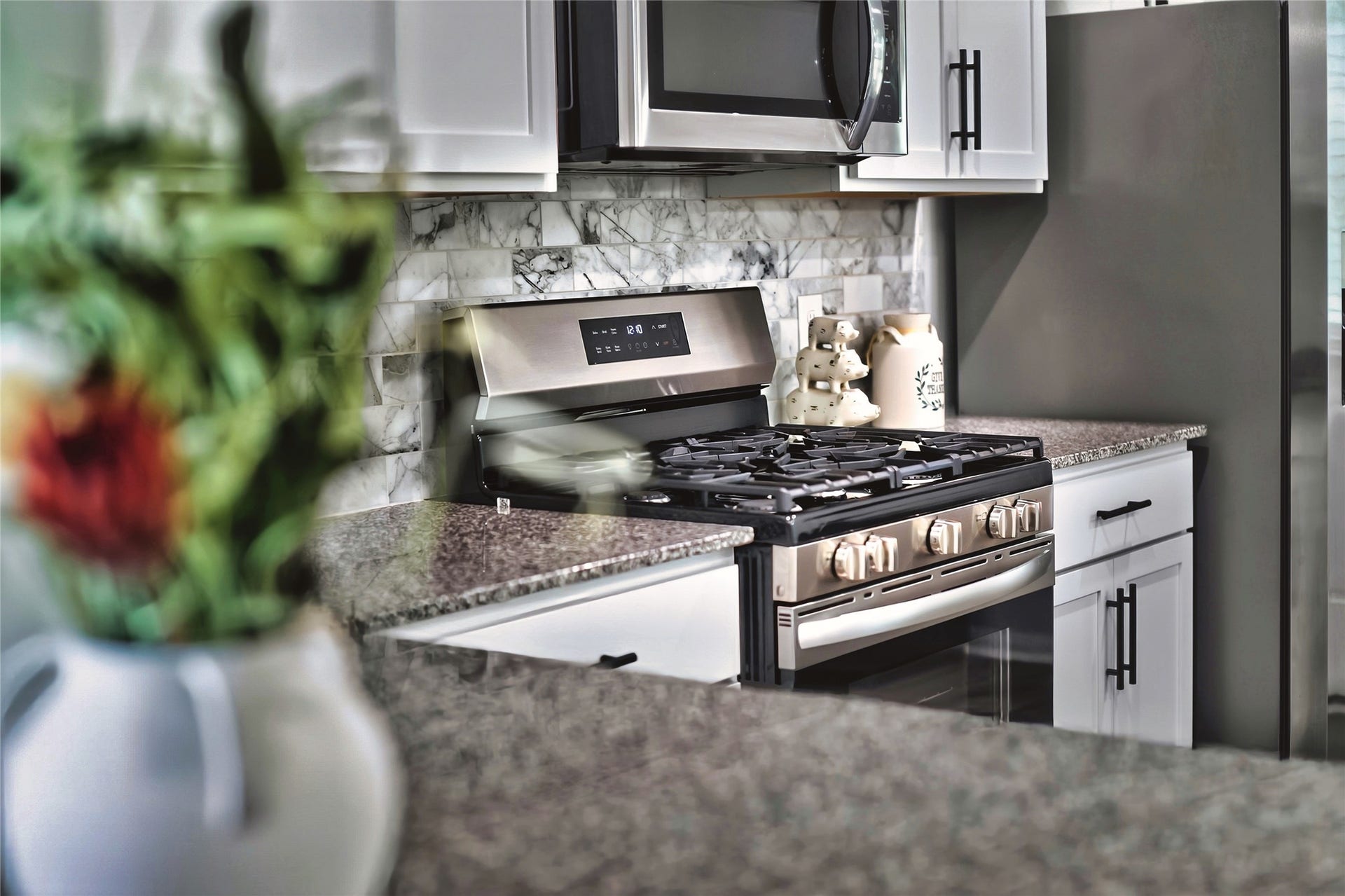 1295 Road 66112, Dayton, TX 77535 kitche