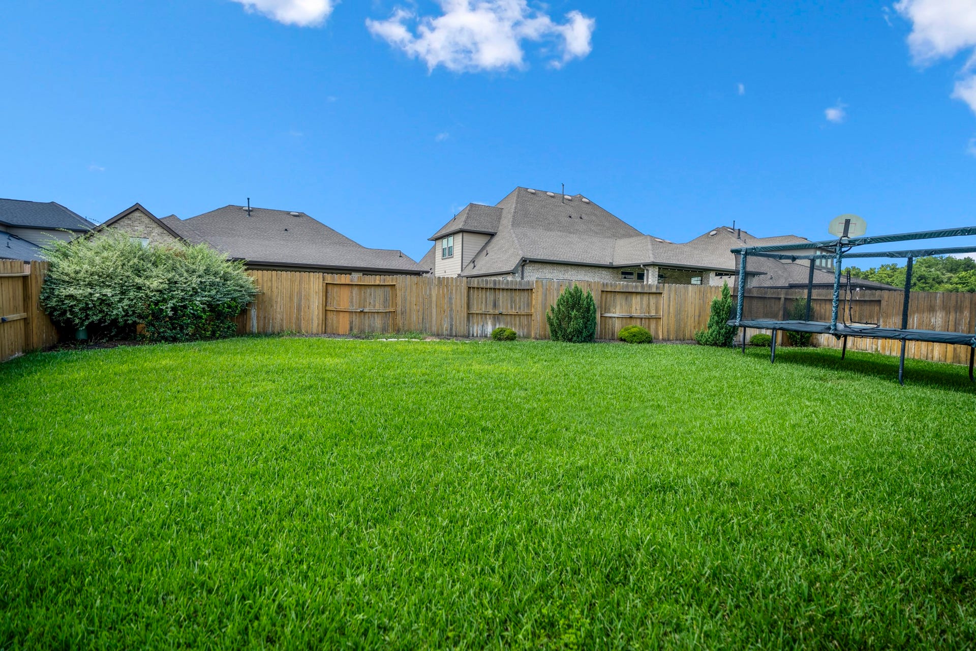 10615 Parkwood Court, Missouri City, TX 77459 A spacious backyard with plenty of room to play, entertain, garden, or simply enjoy the outdoors. Whether its backyard games, pets running freely, or hosting family gatherings, this yard gives you the flexibility to make it your own.