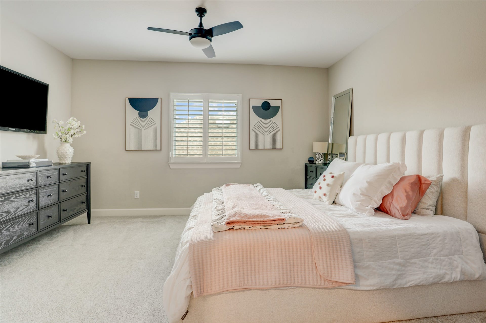 10615 Parkwood Court, Missouri City, TX 77459 Spacious secondary bedroom with an en suite bath, offering comfort, privacy, and plenty of room to create a personalized retreat. The generous layout easily accommodates larger furniture while still feeling open and inviting.