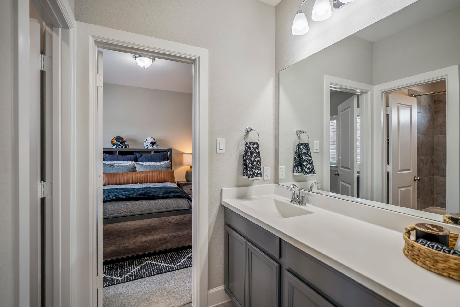 10615 Parkwood Court, Missouri City, TX 77459 Jack and Jill bathroom with dual access between bedrooms, offering a functional setup with generous counter space and storage.