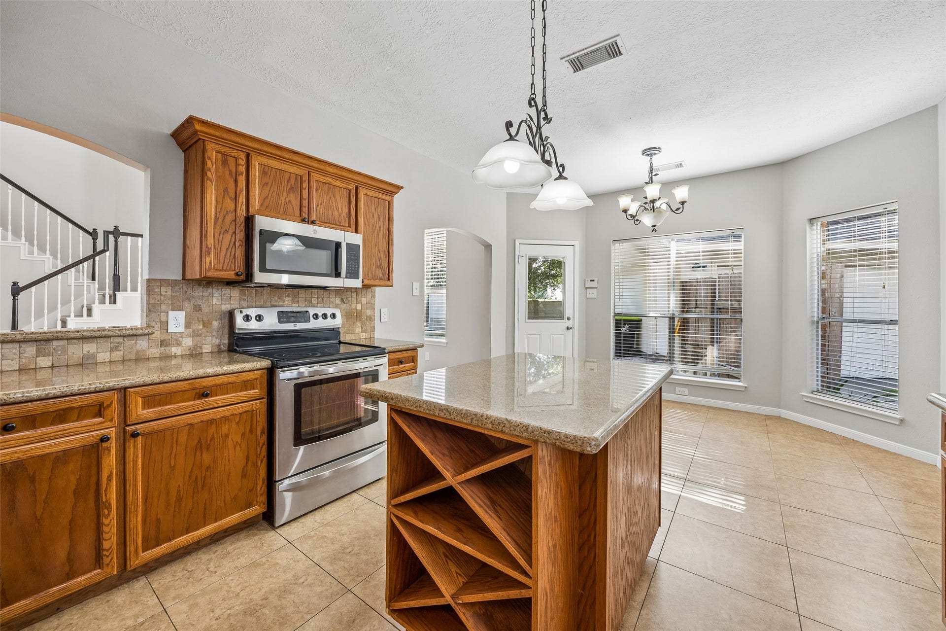 4031 Mission Valley Drive, Missouri City, TX 77459 Kitchen with stainless steel appliances