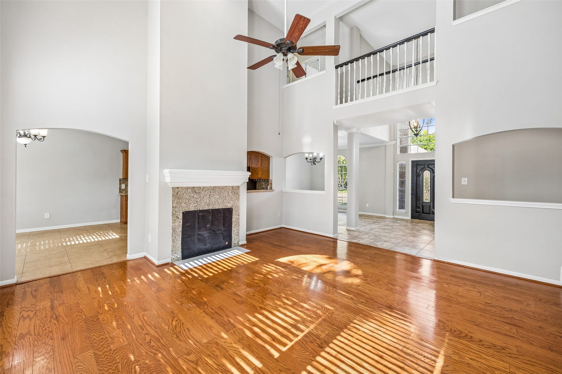 4031 Mission Valley Drive, Missouri City, TX 77459 Living room