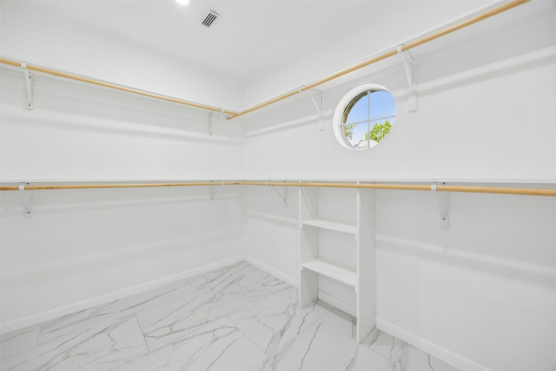 4031 Mission Valley Drive, Missouri City, TX 77459 Walk in closet