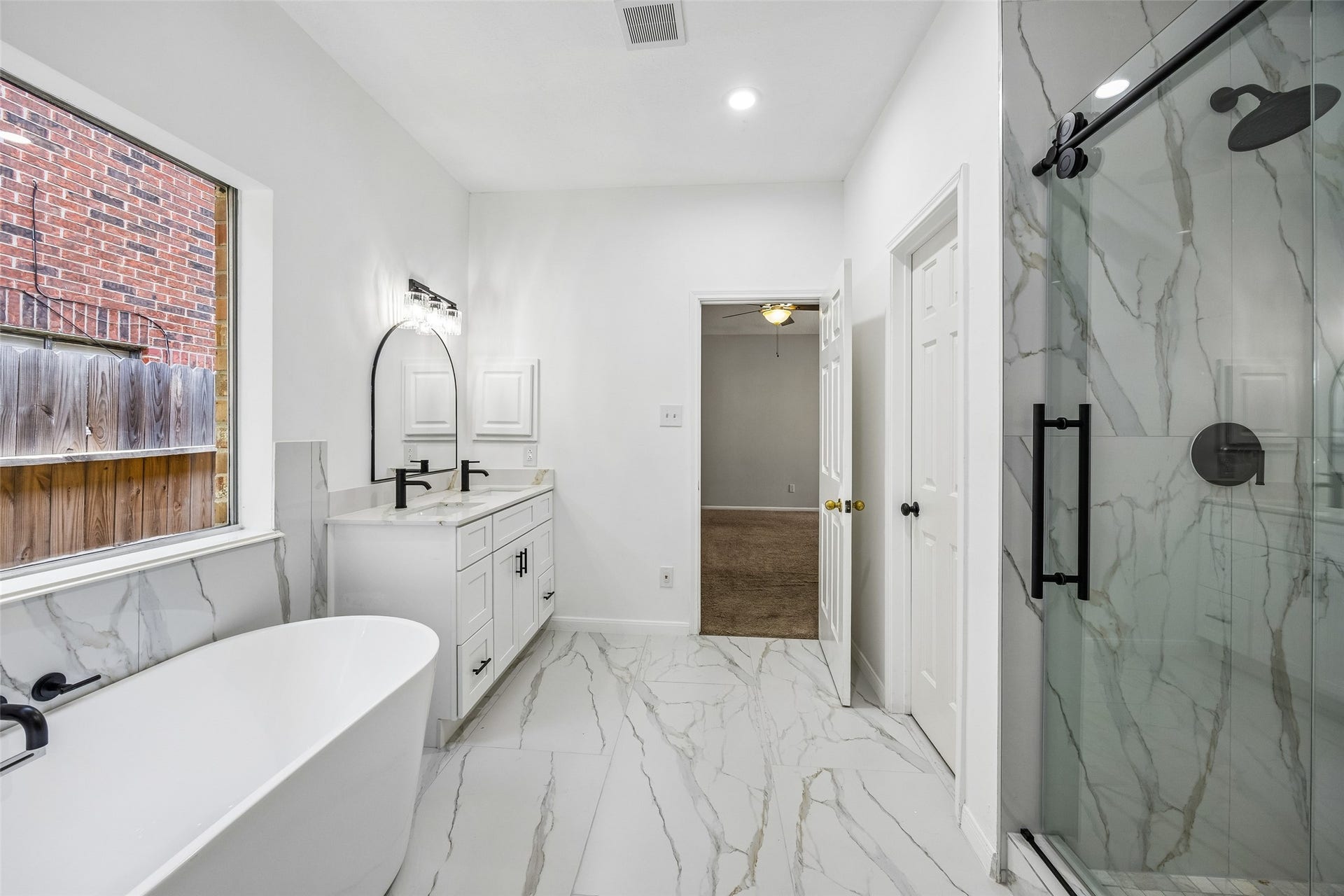 4031 Mission Valley Drive, Missouri City, TX 77459 Primary bath