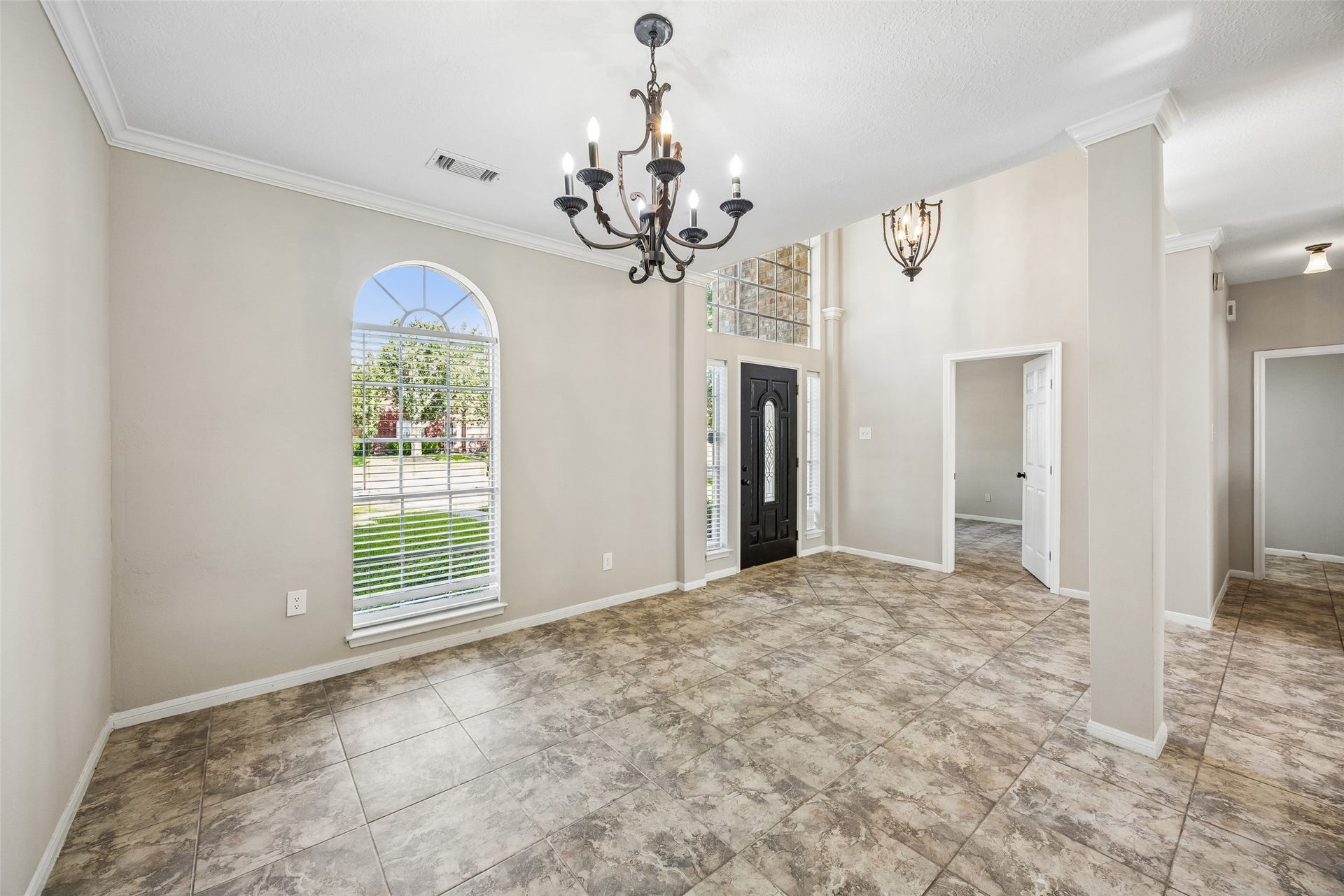 4031 Mission Valley Drive, Missouri City, TX 77459 Foyer and formal dining