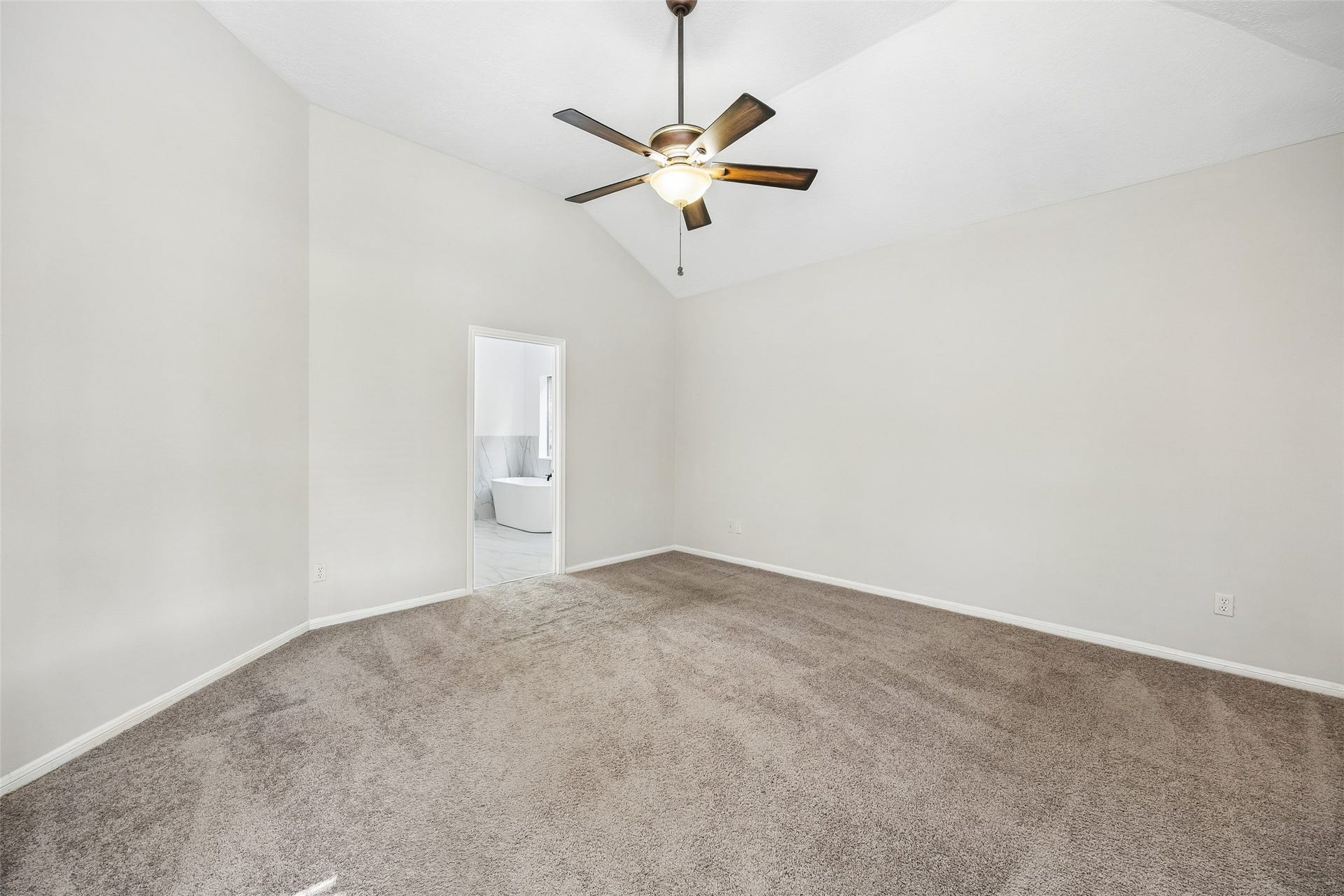 4031 Mission Valley Drive, Missouri City, TX 77459 Primary bedroom first floor