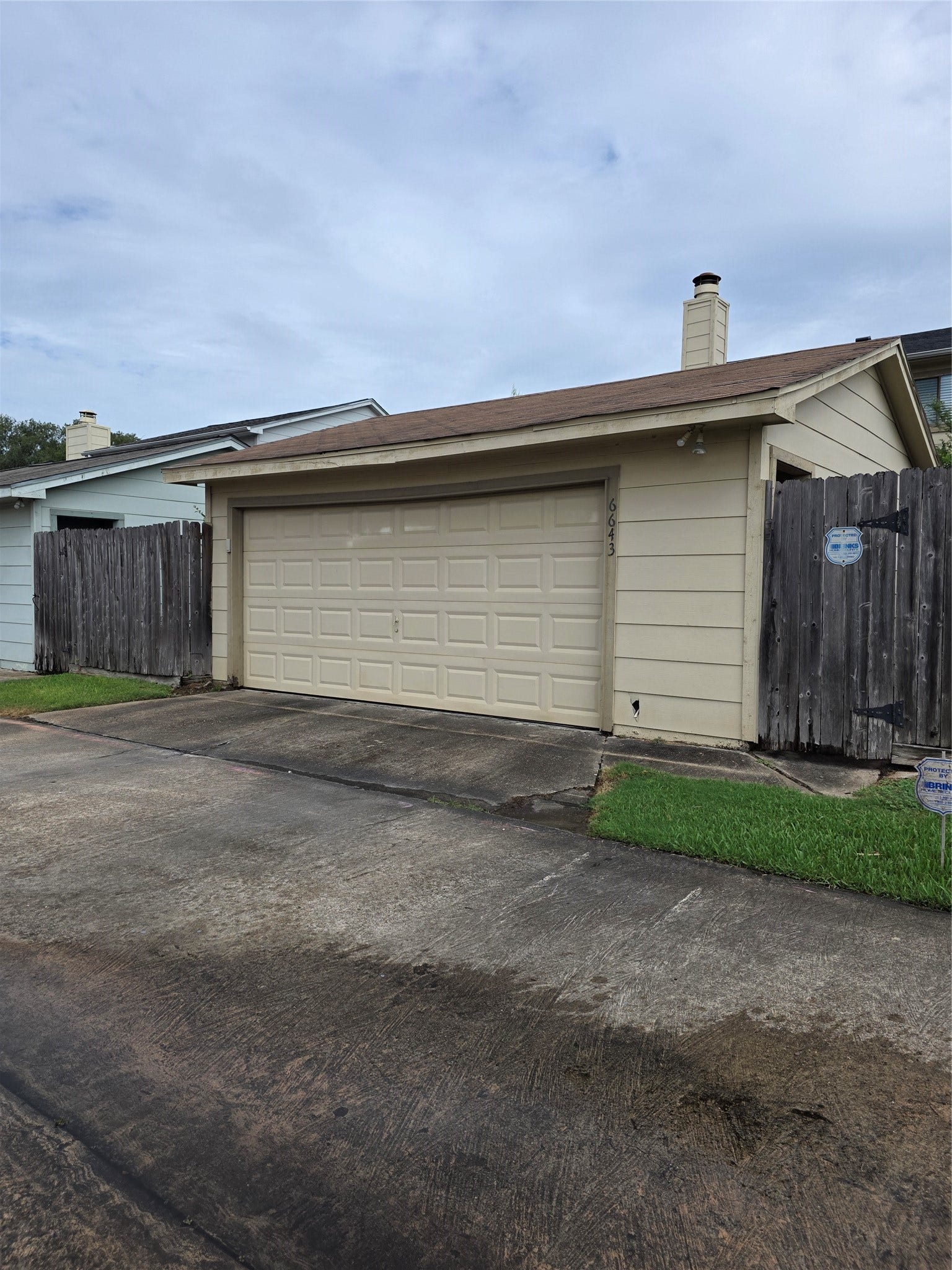 6643 Westwick Drive, Houston, TX 77072 2 car garage