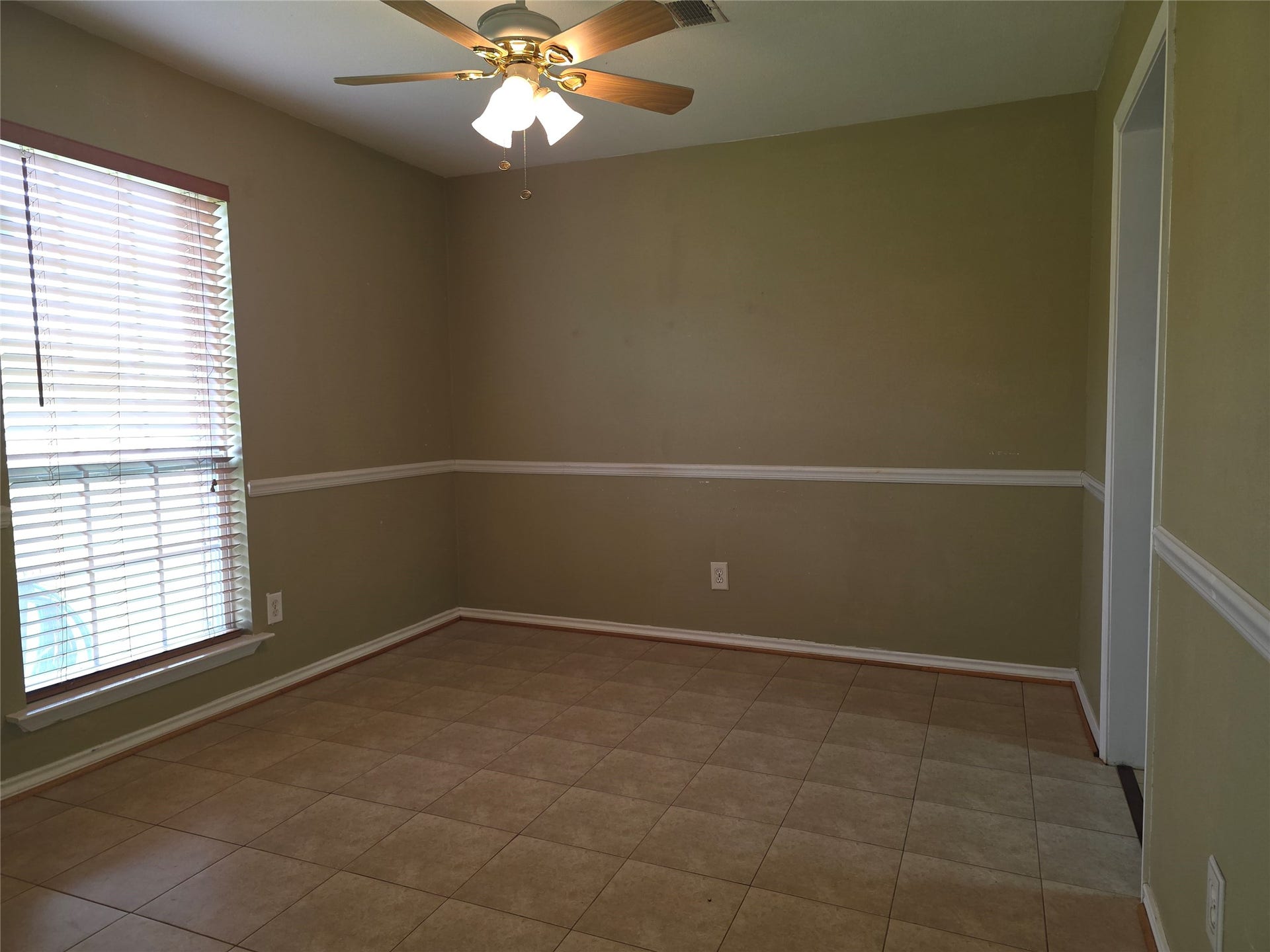 6643 Westwick Drive, Houston, TX 77072 Dining room off the entrance which can be closed off to convert to a bedroom