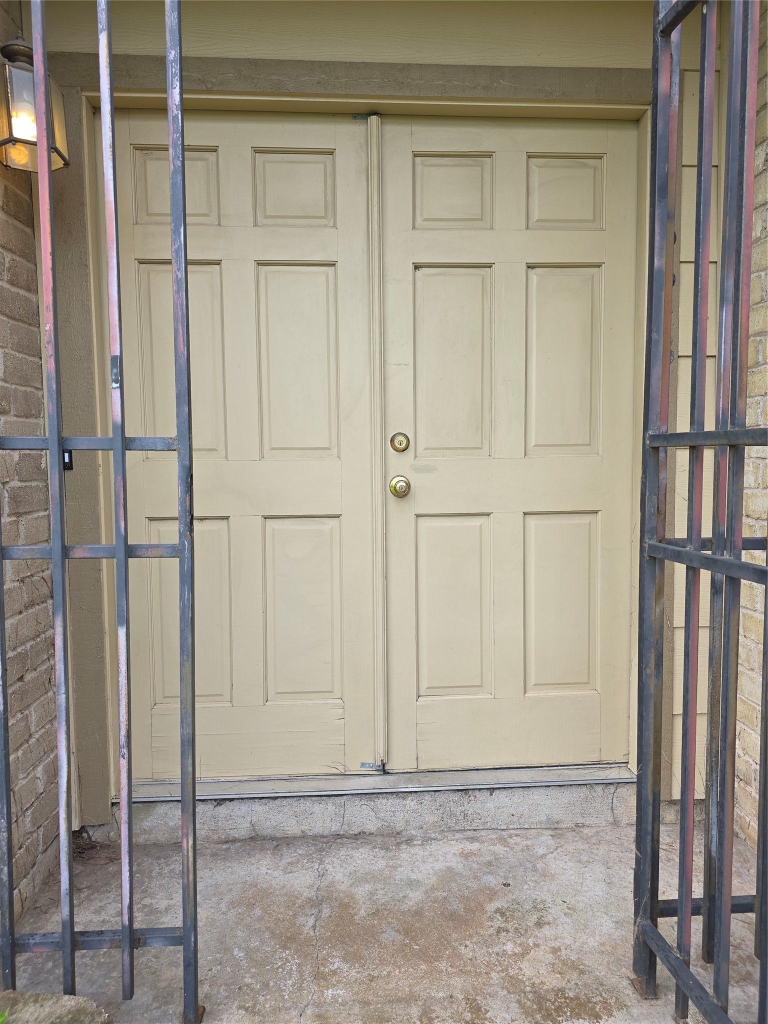 6643 Westwick Drive, Houston, TX 77072 Double-door entry