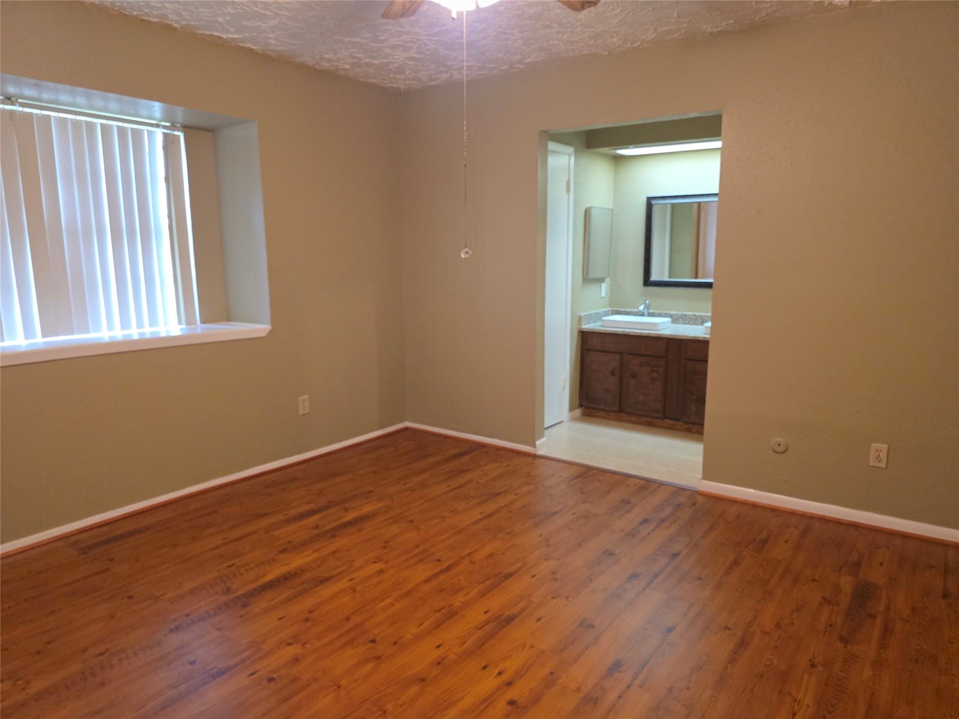 6643 Westwick Drive, Houston, TX 77072 Other view of the master bedroom