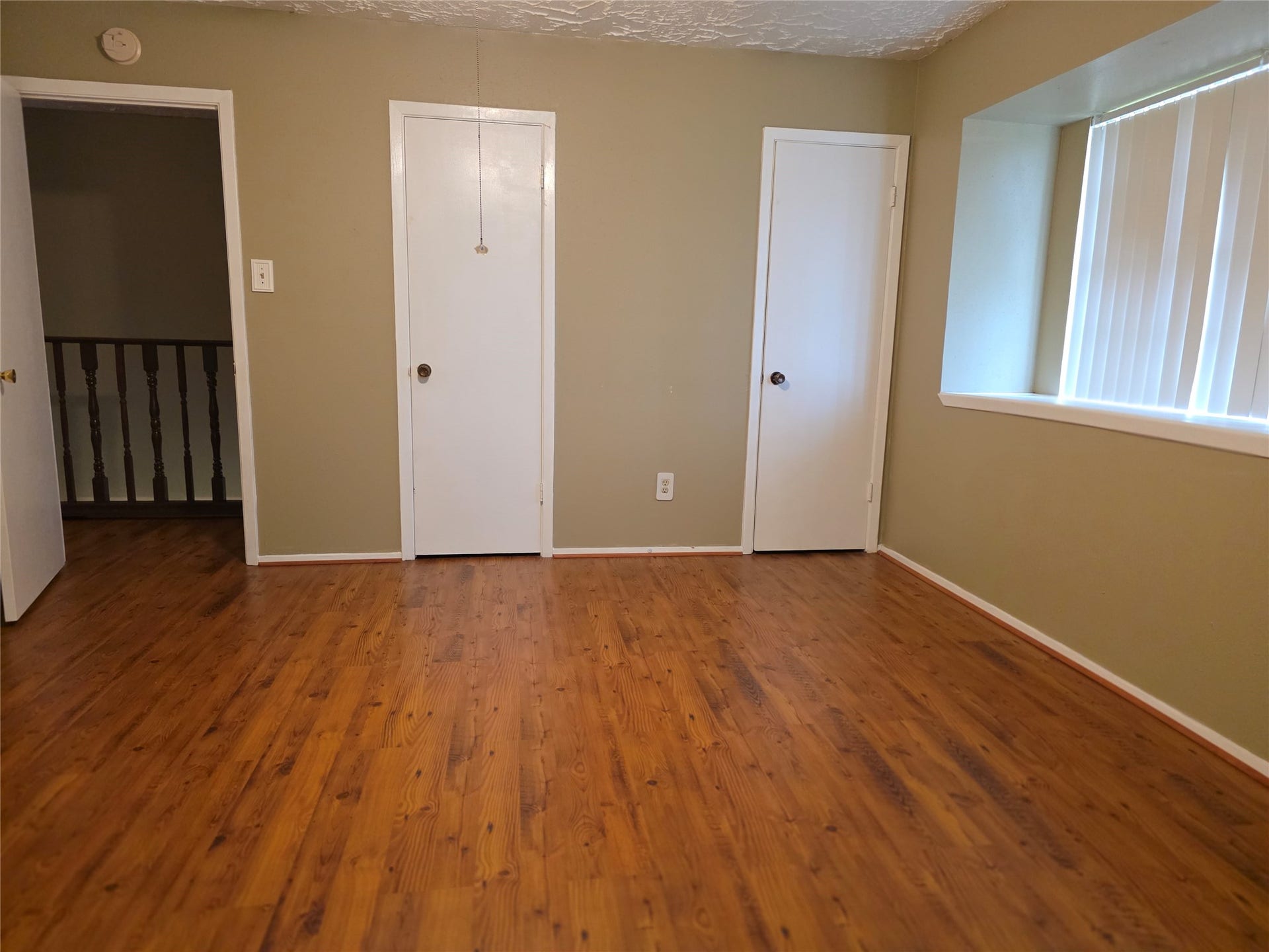6643 Westwick Drive, Houston, TX 77072 Master bedroom with 2 closets