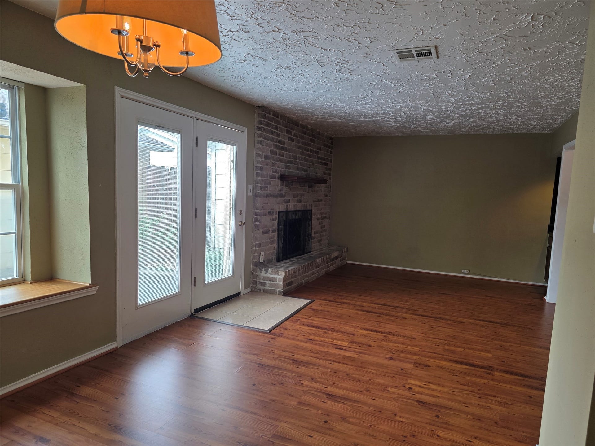 6643 Westwick Drive, Houston, TX 77072 Large living area