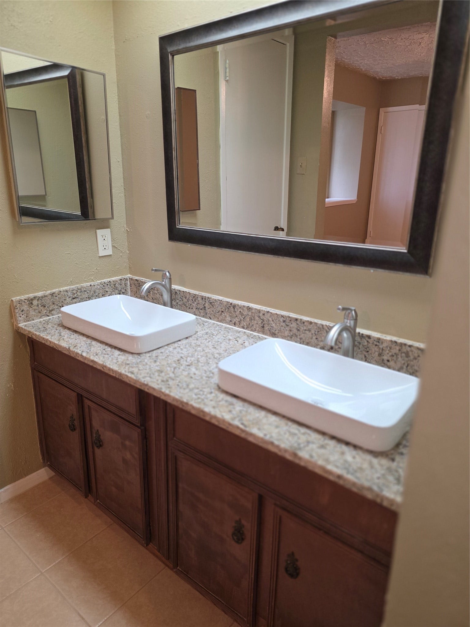 6643 Westwick Drive, Houston, TX 77072 Master bath