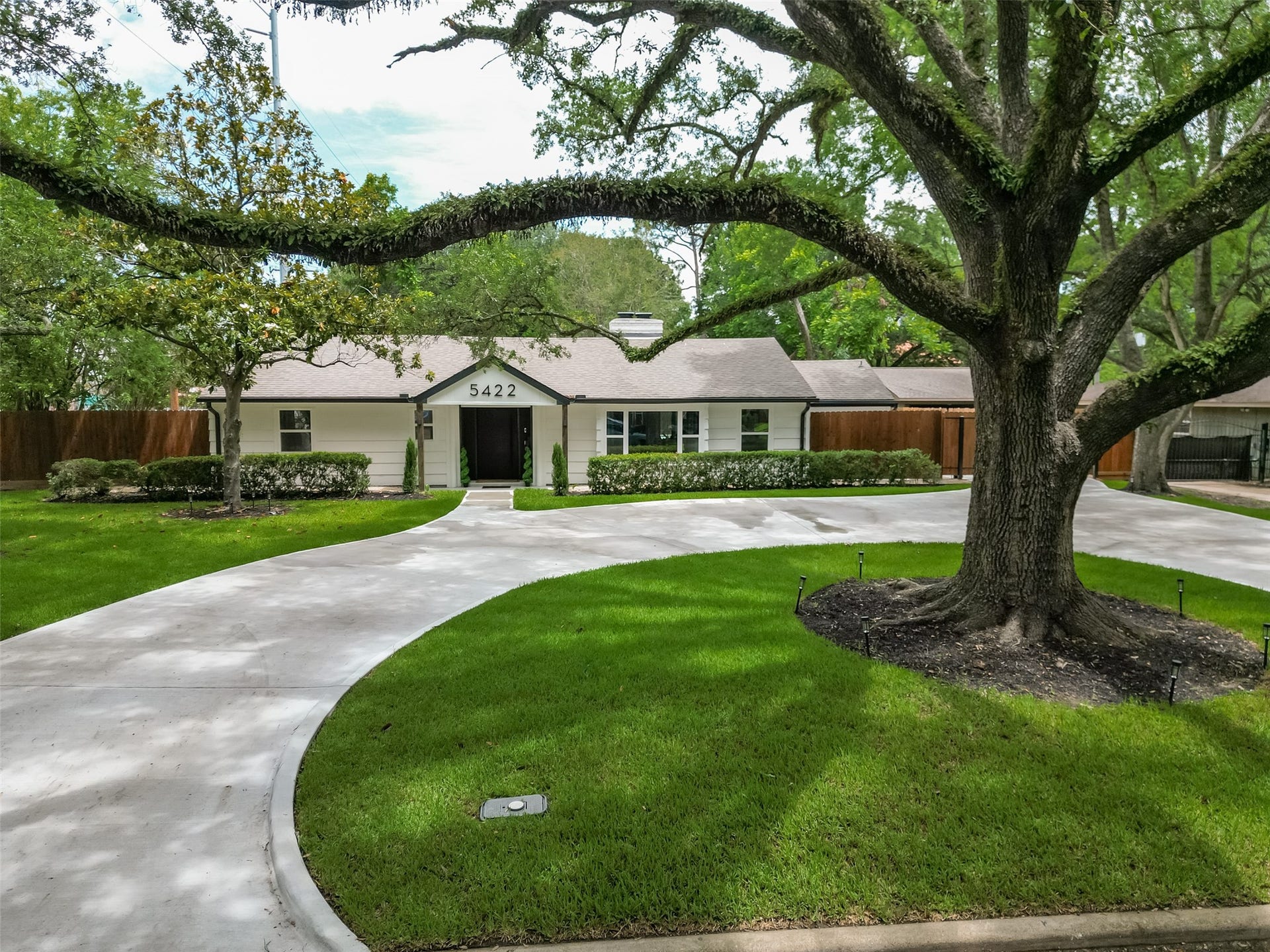 5422 Valerie Street, Bellaire, TX 77401 This area highlights the homes impressive parking flexibility, featuring an expansive circular driveway in front plus a separate driveway on the east side of the property with an electronic gate for controlled access. The layout provides excellent additional parking for guests, extra vehicles, or everyday convenience, while also enhancing privacy and functionality. A great feature that adds both curb appeal and practical value to the property.