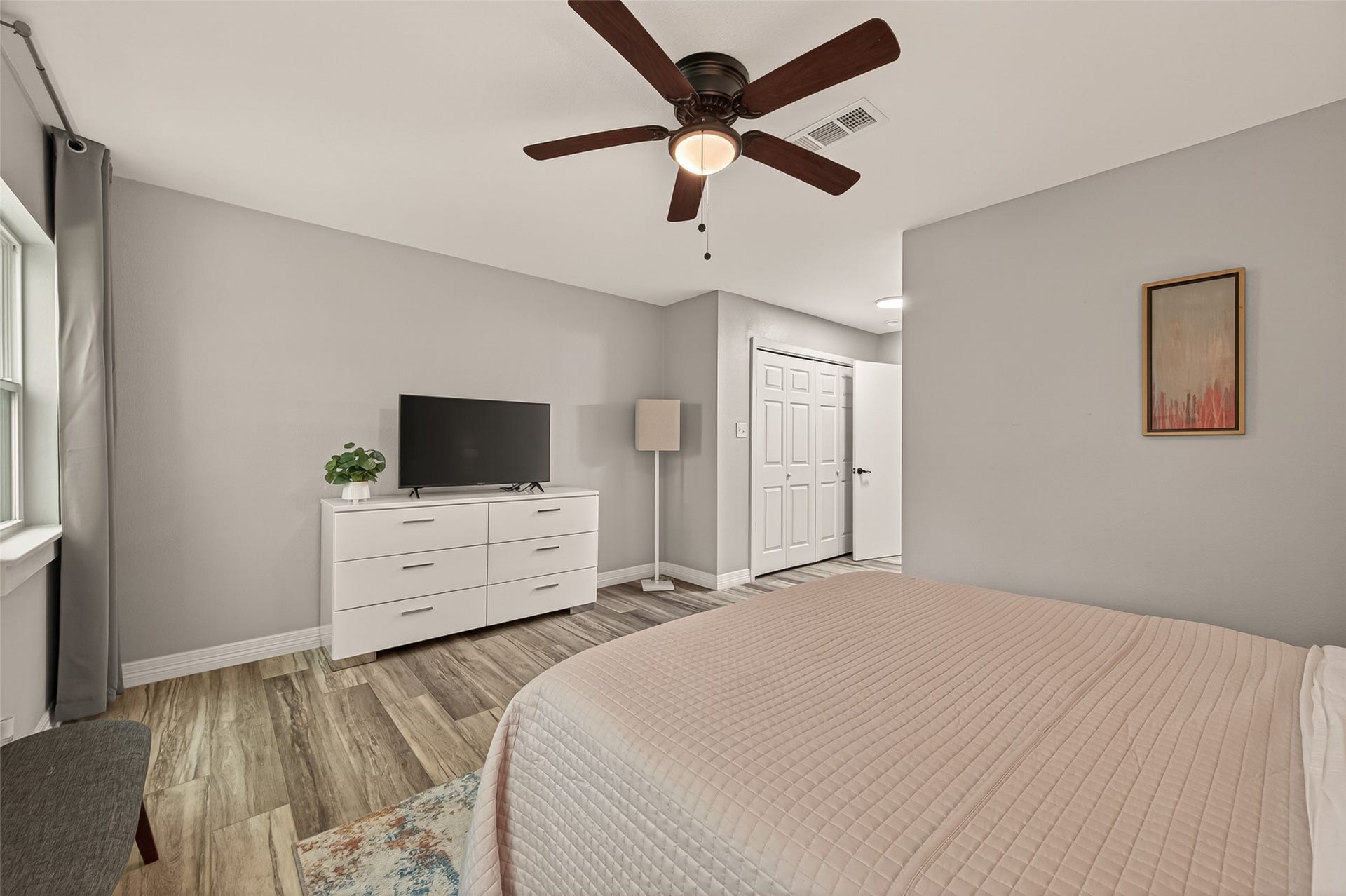 5422 Valerie Street, Bellaire, TX 77401 Another view of the second bedroom. Showing the versatility of space and comfort.