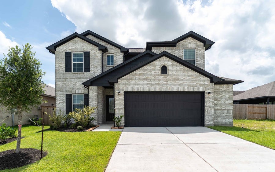 Property photo for 3611 Cardinal Pointe Drive, Angleton, TX