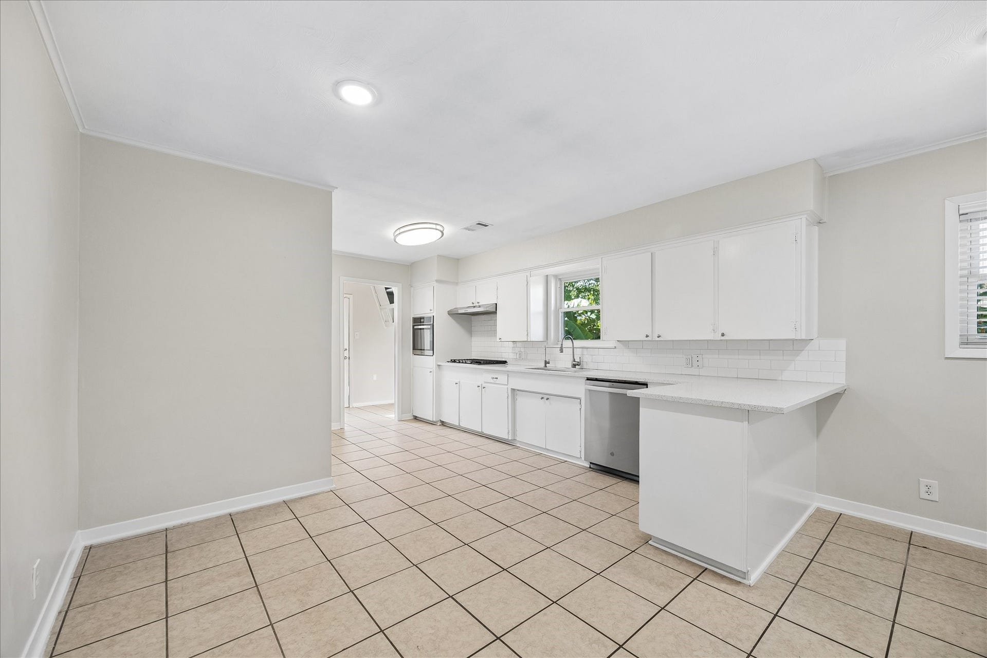 7824 Yucca Drive, Texas City, TX 77591 The kitchen has been updated with quartz countertops, freshly painted cabinets and stainless appliances. Lots of room to enjoy family or company while cooking.
