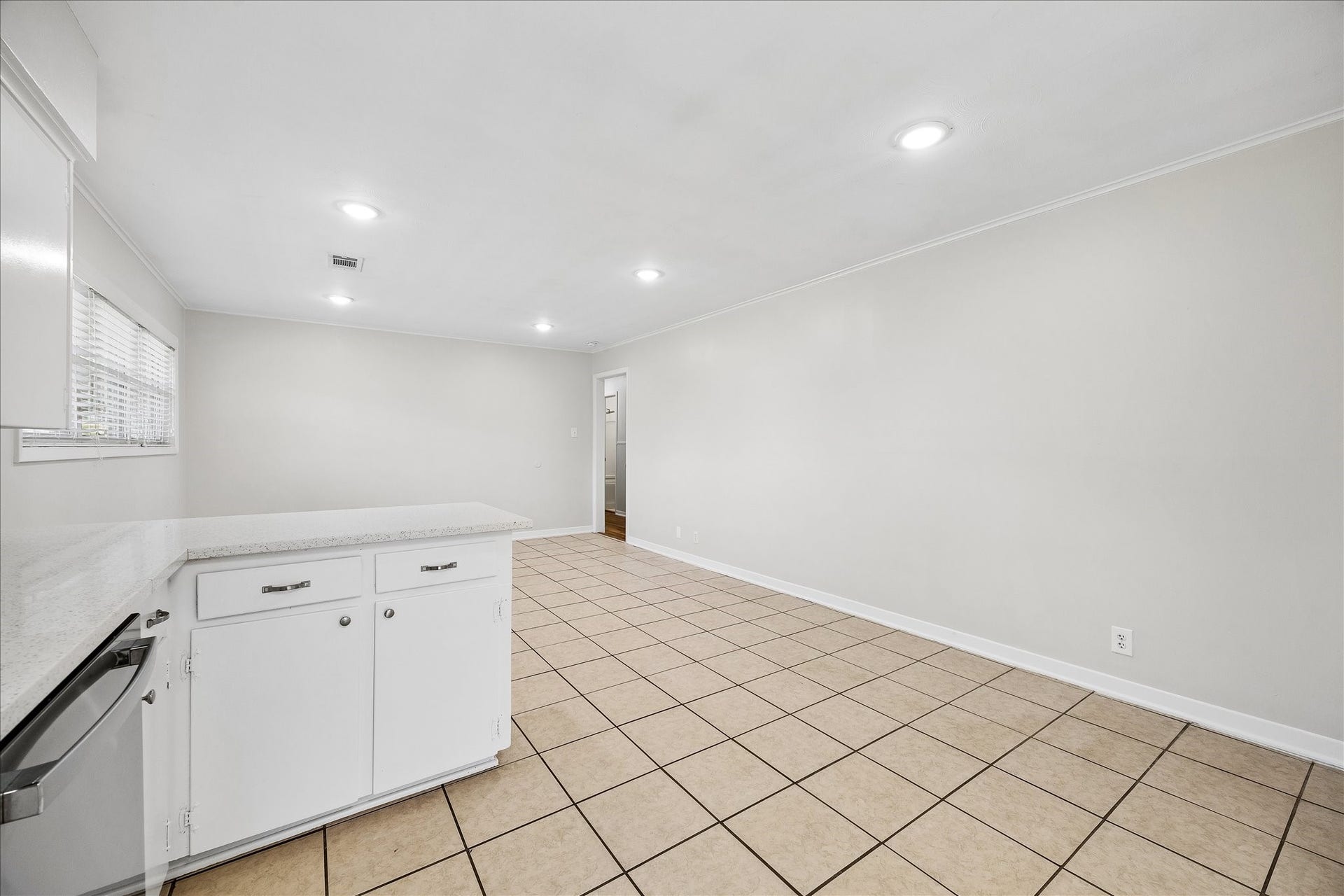 7824 Yucca Drive, Texas City, TX 77591 Recessed lighting and plenty of space for all your needs.