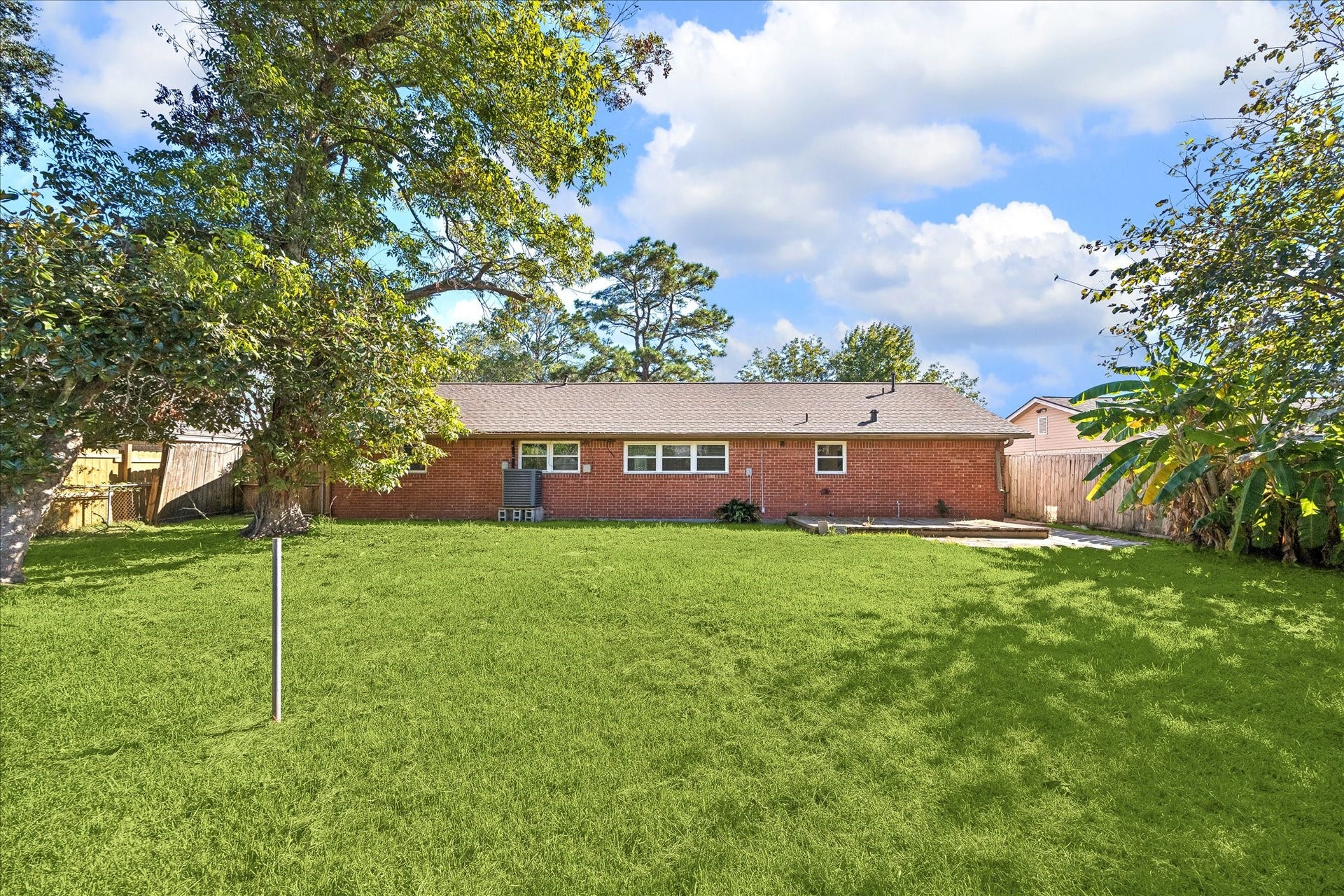 7824 Yucca Drive, Texas City, TX 77591 Spacious backyard and the house has brick all the way around.