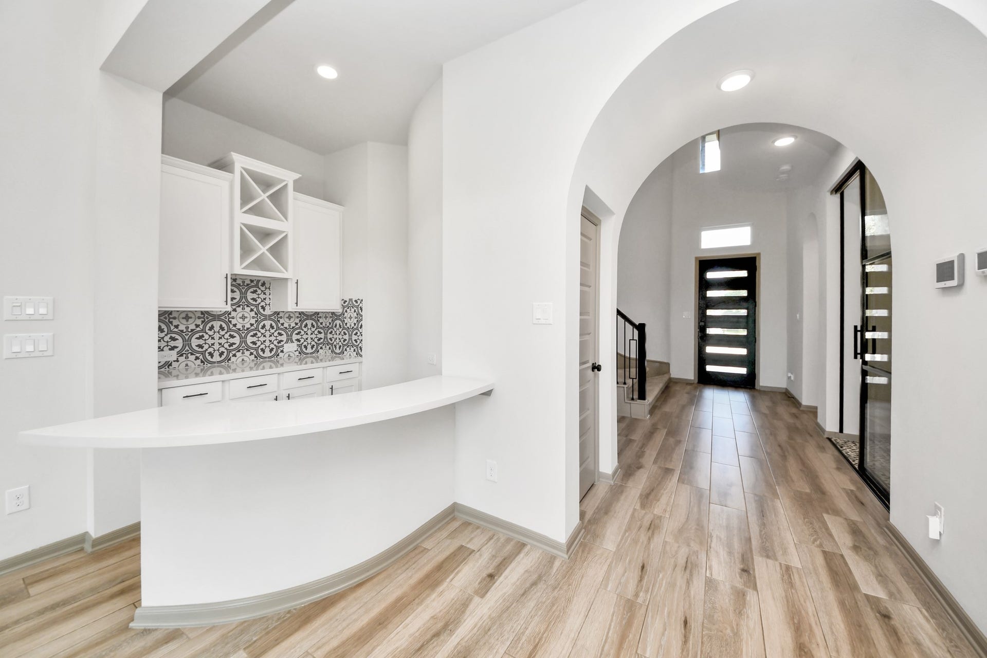 1423 Hackberry Heights Drive, Richmond, TX 77406 Elegant entryway with a modern open arch design.