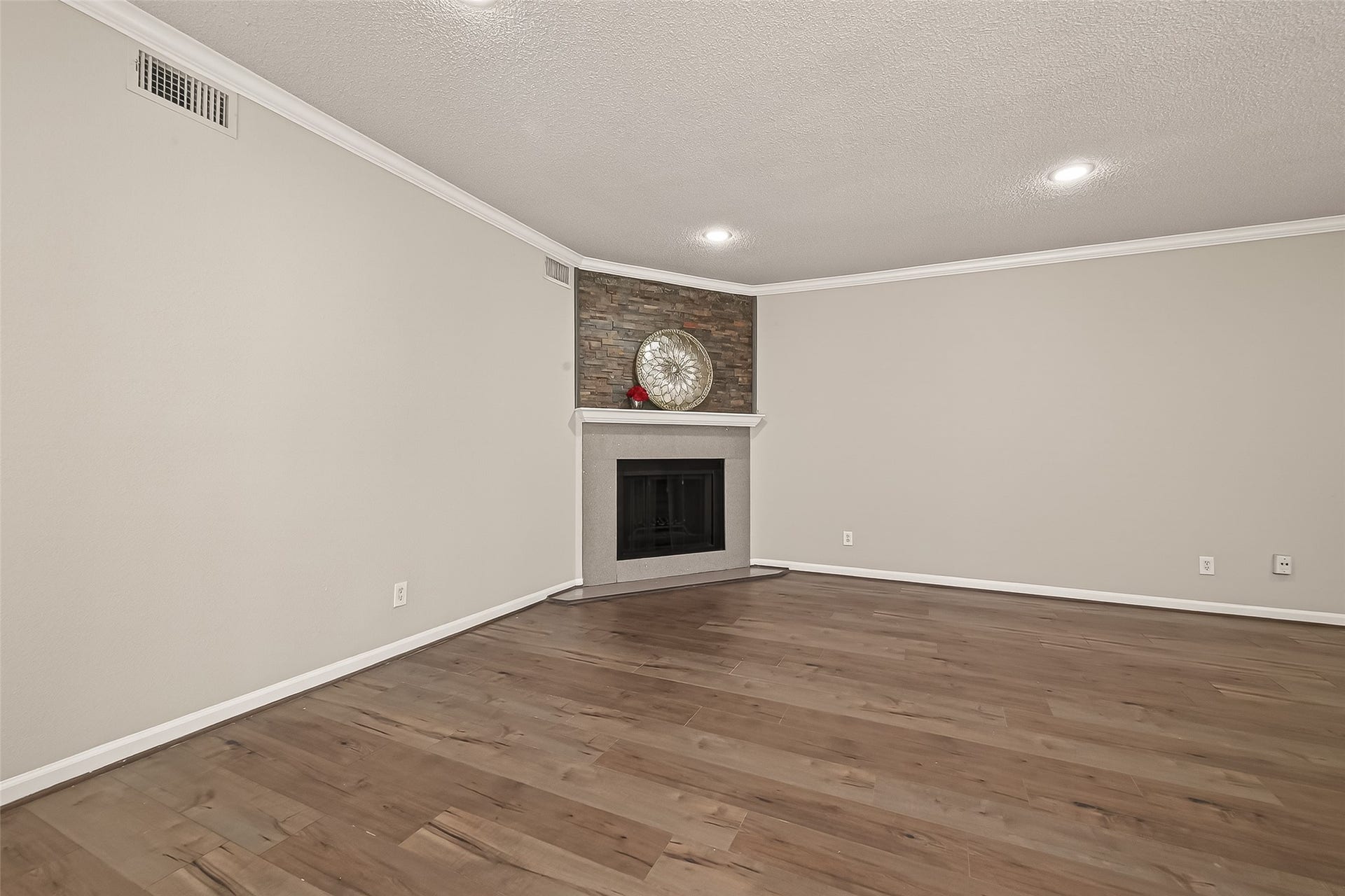4024 Breakwood Drive, Houston, TX 77025 4024 Breakwood Drive, Houston, TX 77025