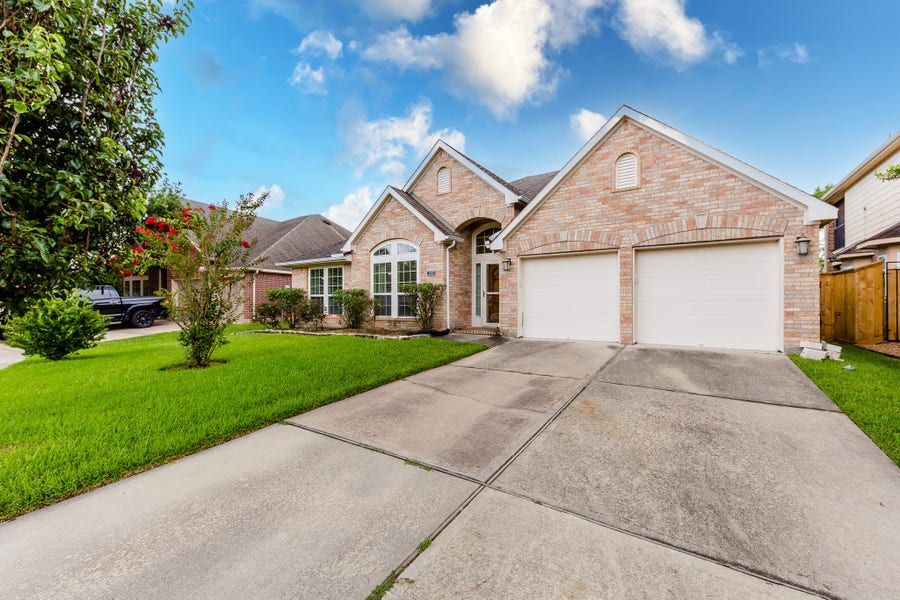 Property photo for 2703 Wild Lilac Drive, Pearland, TX