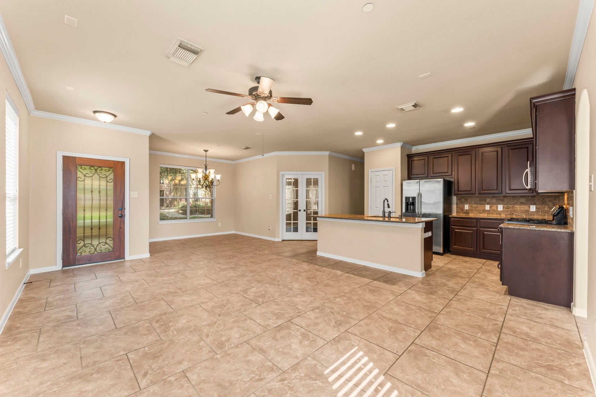 18 Umbria, The Woodlands, TX 77382