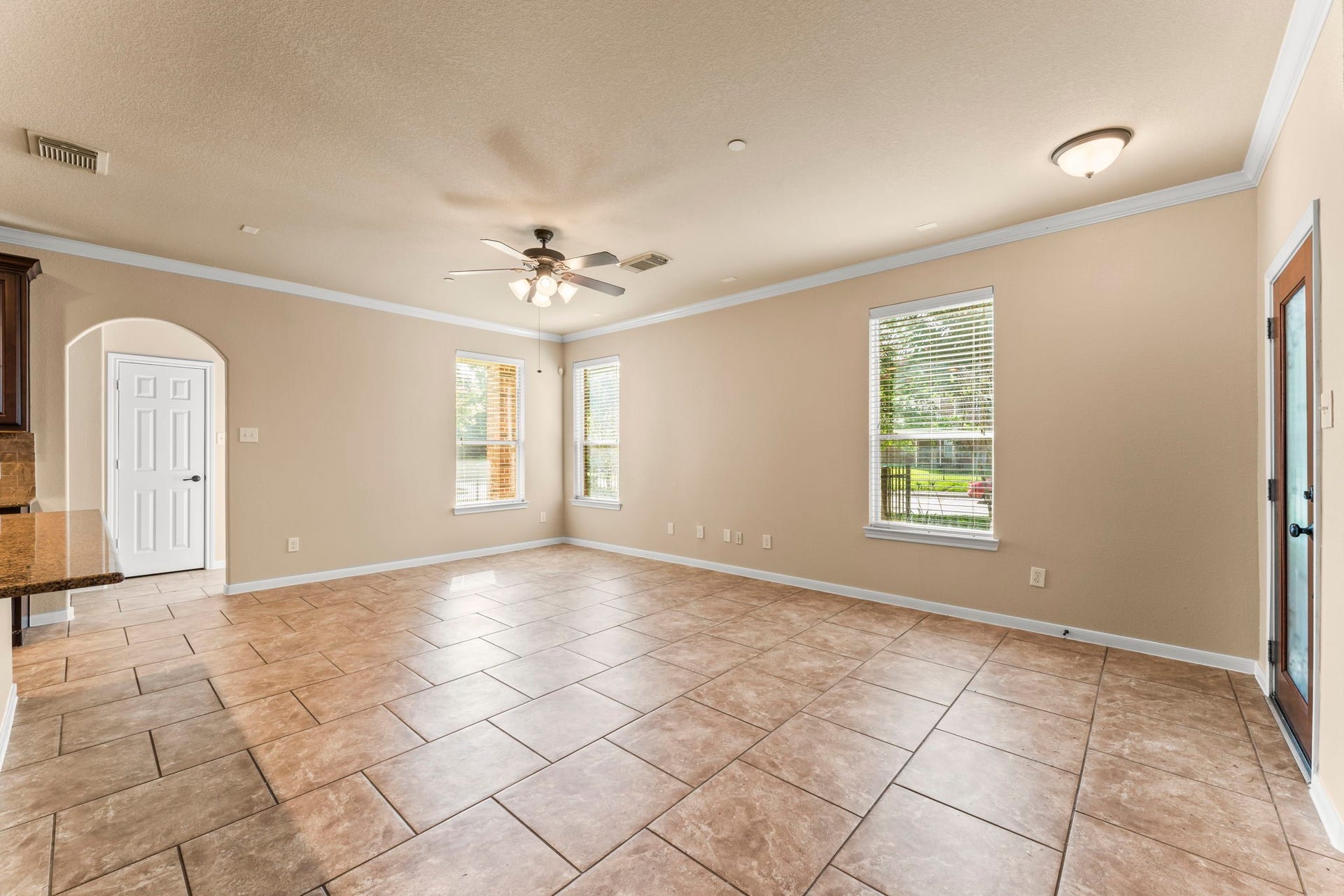 18 Umbria, The Woodlands, TX 77382