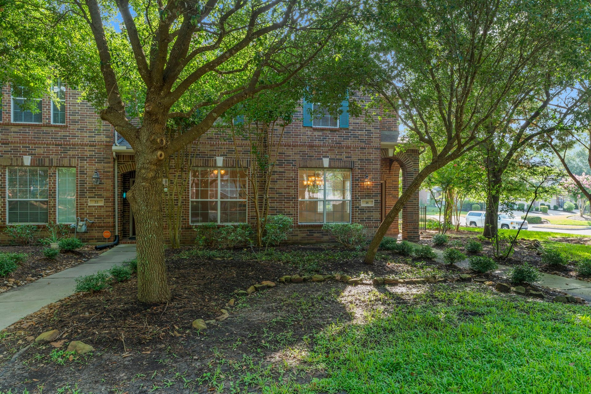18 Umbria, The Woodlands, TX 77382