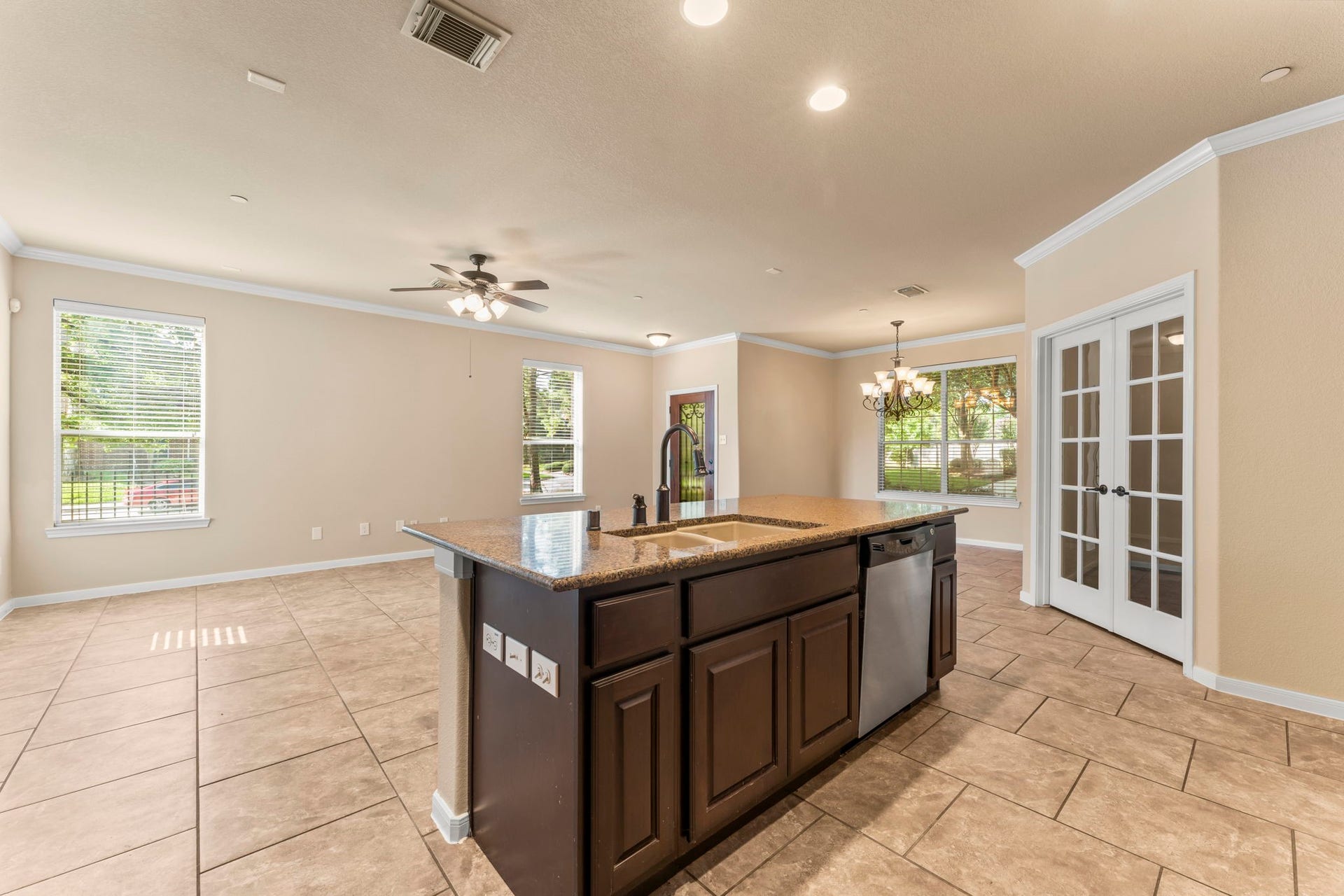 18 Umbria, The Woodlands, TX 77382