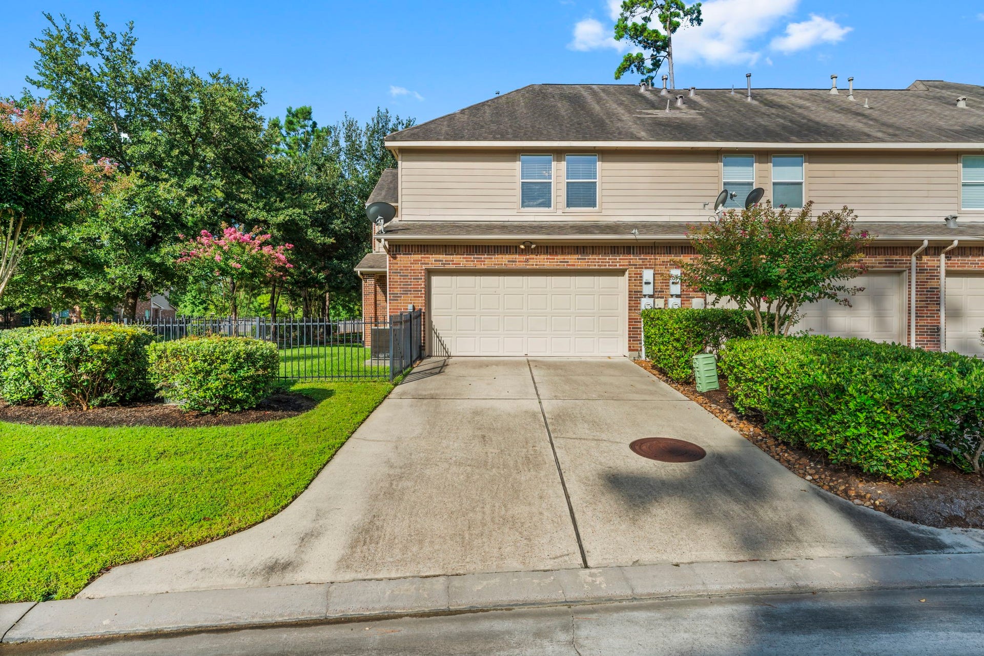 18 Umbria, The Woodlands, TX 77382