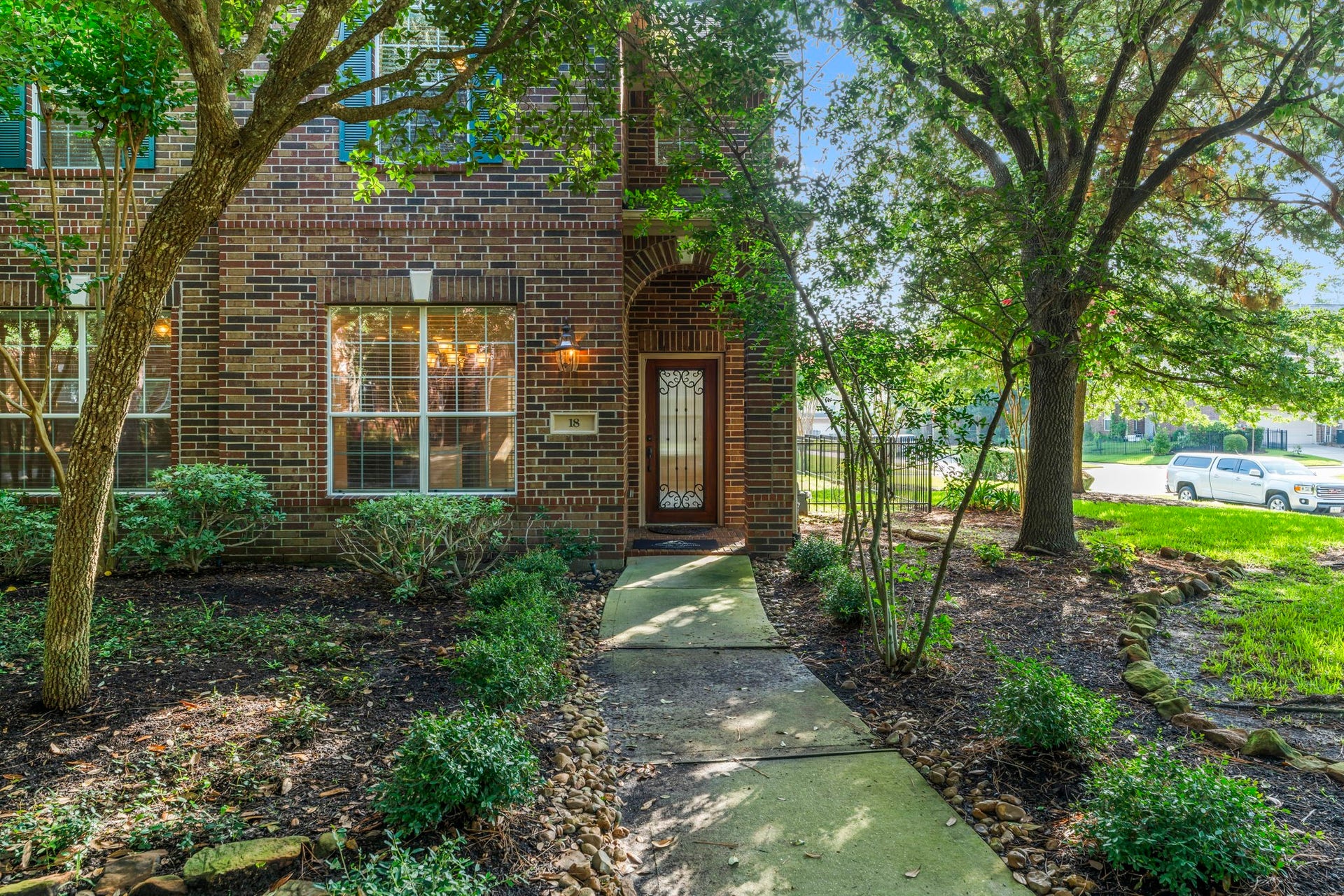 18 Umbria, The Woodlands, TX 77382