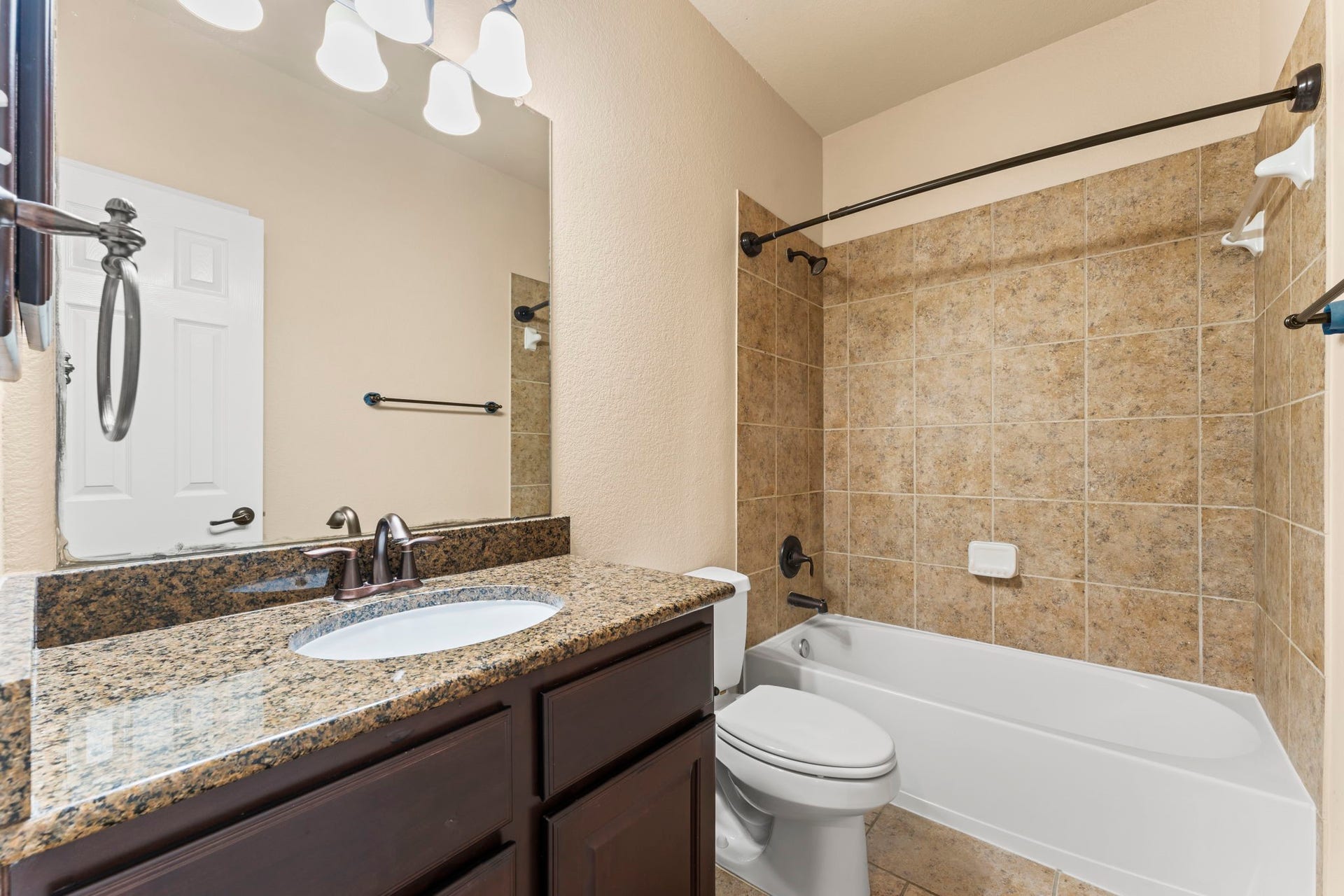 18 Umbria, The Woodlands, TX 77382