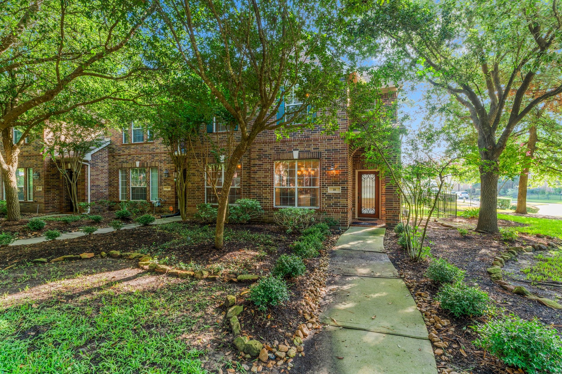 18 Umbria, The Woodlands, TX 77382