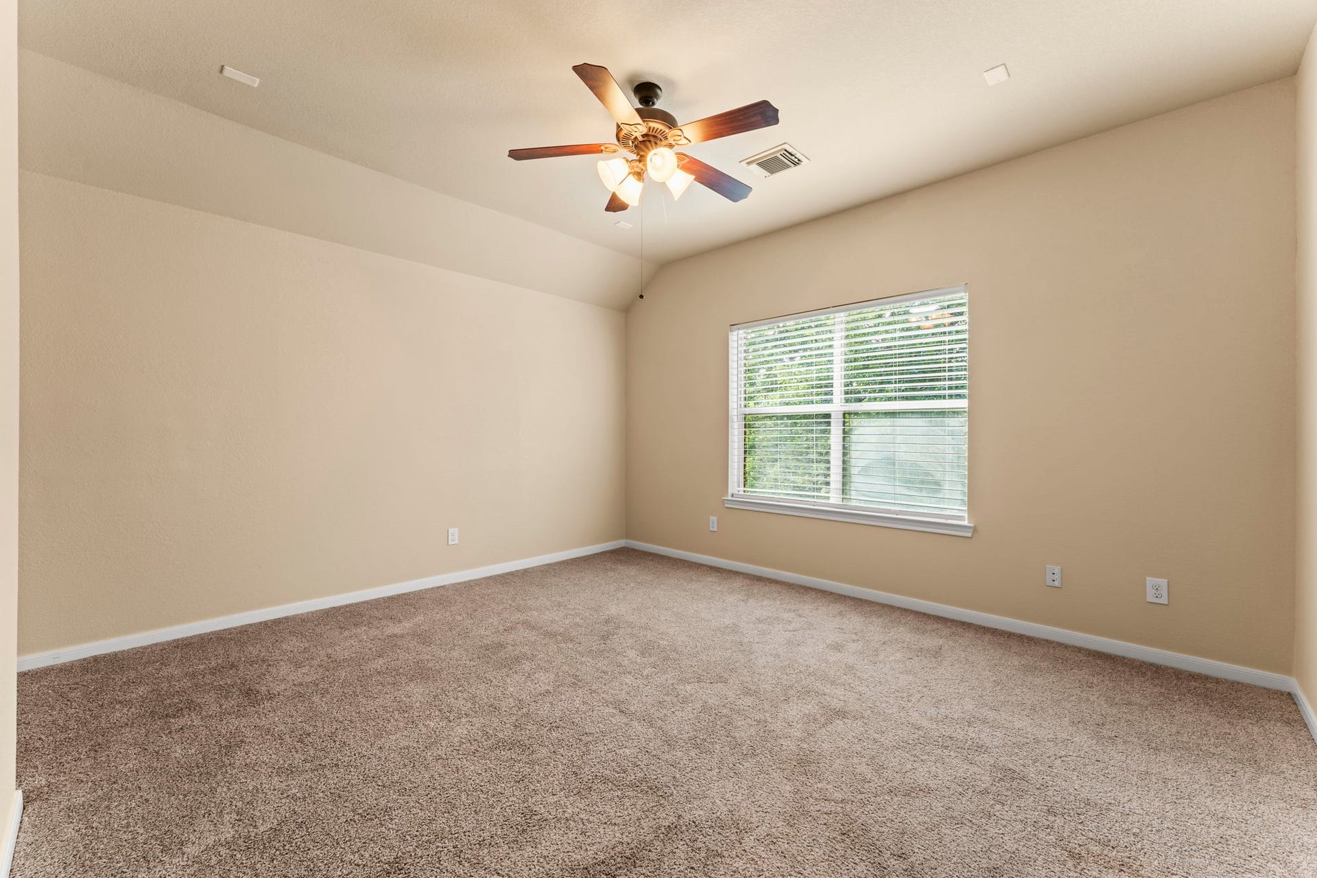 18 Umbria, The Woodlands, TX 77382
