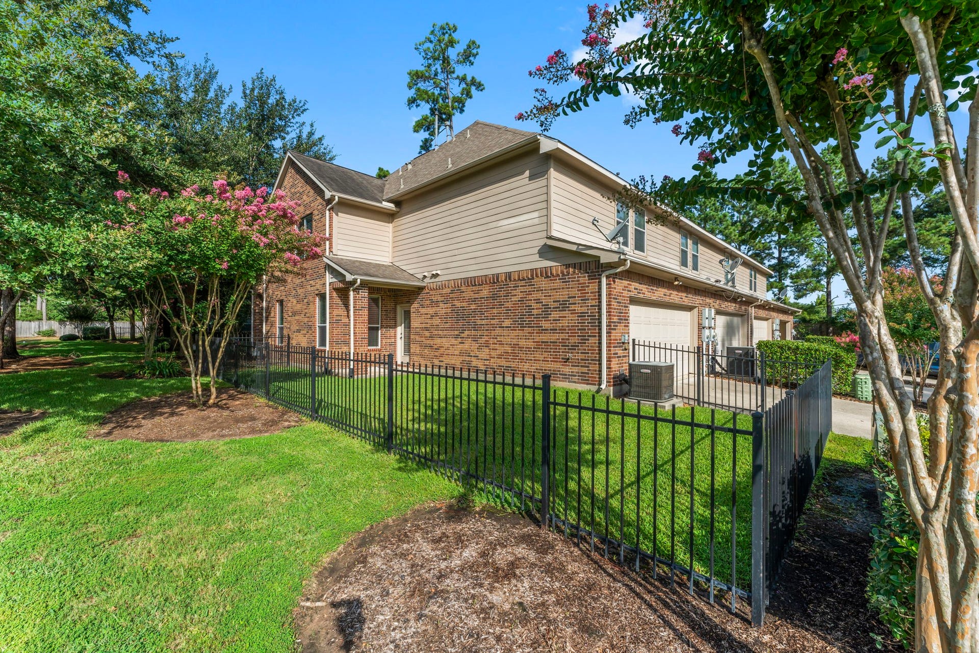 18 Umbria, The Woodlands, TX 77382