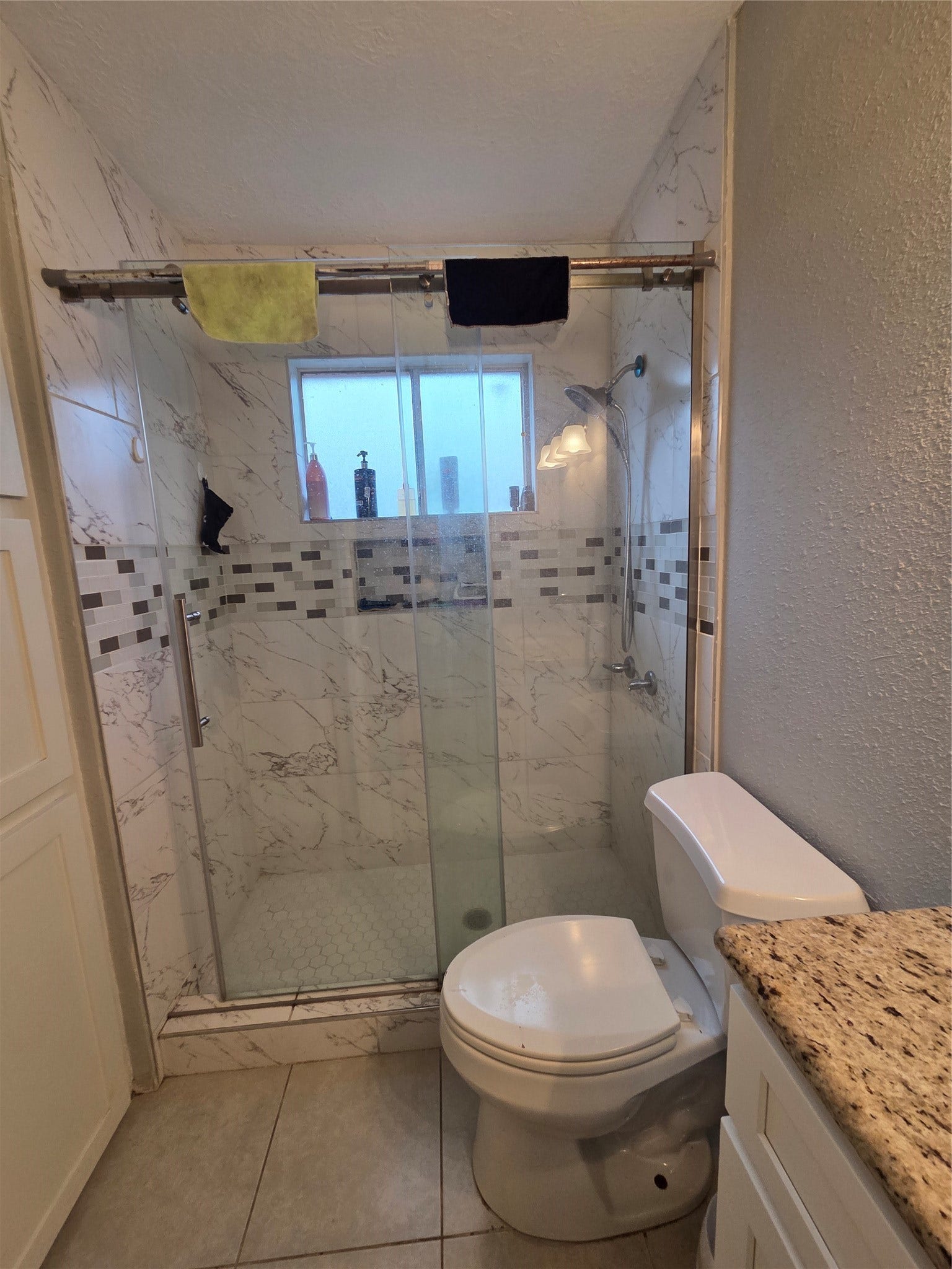 1518 Wentwood Drive, Pasadena, TX 77504 Full Standup Shower.
